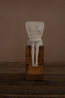 Ahşap Kaideli Seramik Heykel Headless but Happy