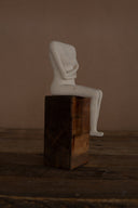 Ahşap Kaideli Seramik Heykel Headless but Happy