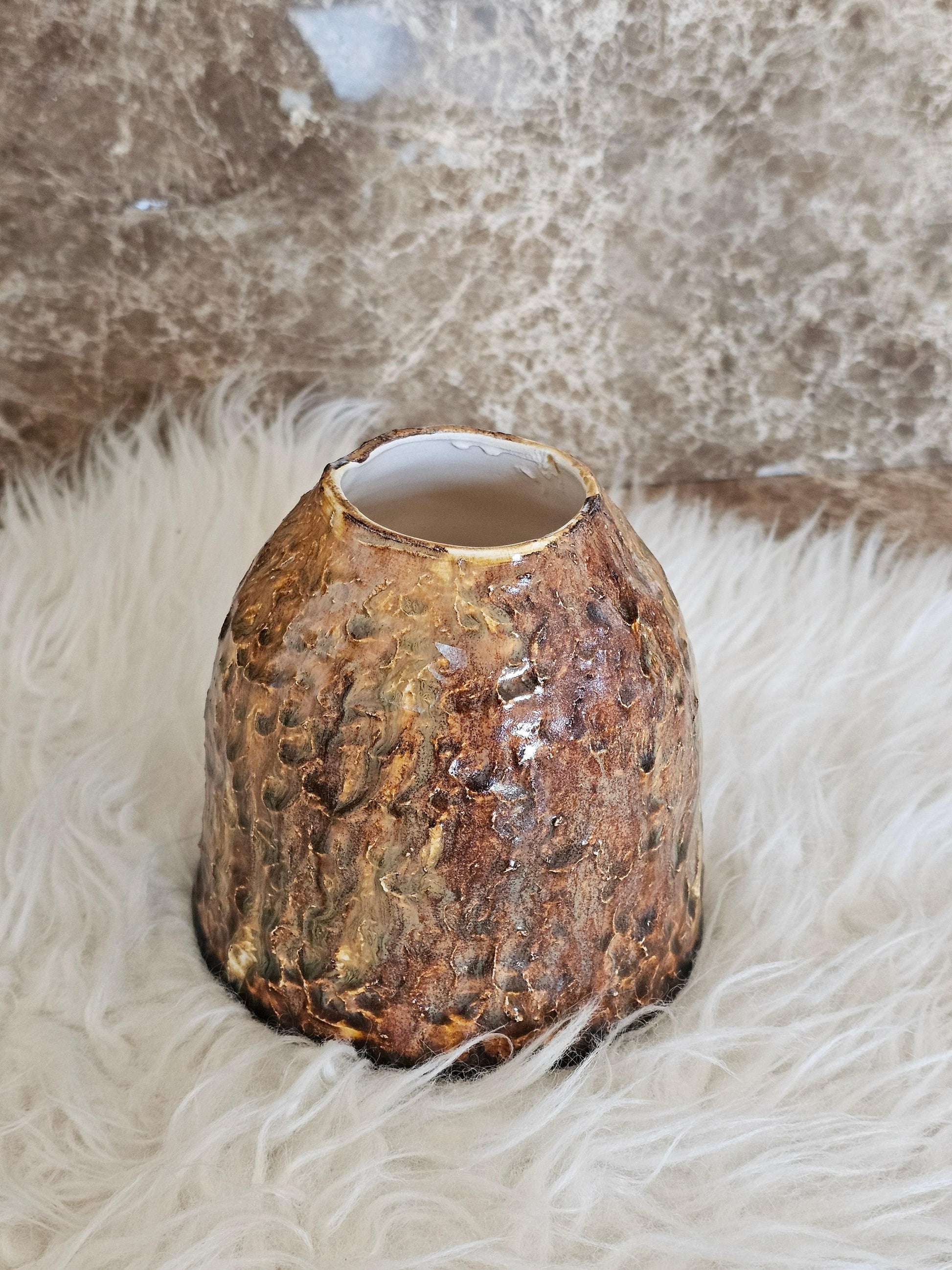 Antik Dokulu El Yapımı Seramik Vazo