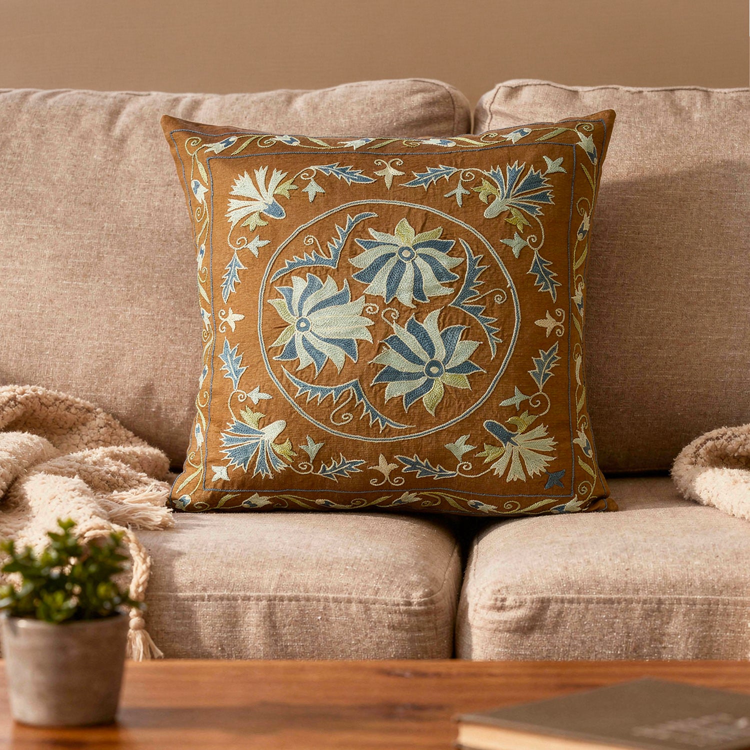 Aras Çiçekli İpek Kırlent 50x50 cm-Yastık & Kırlent-Soho Antiq-NowShopFun