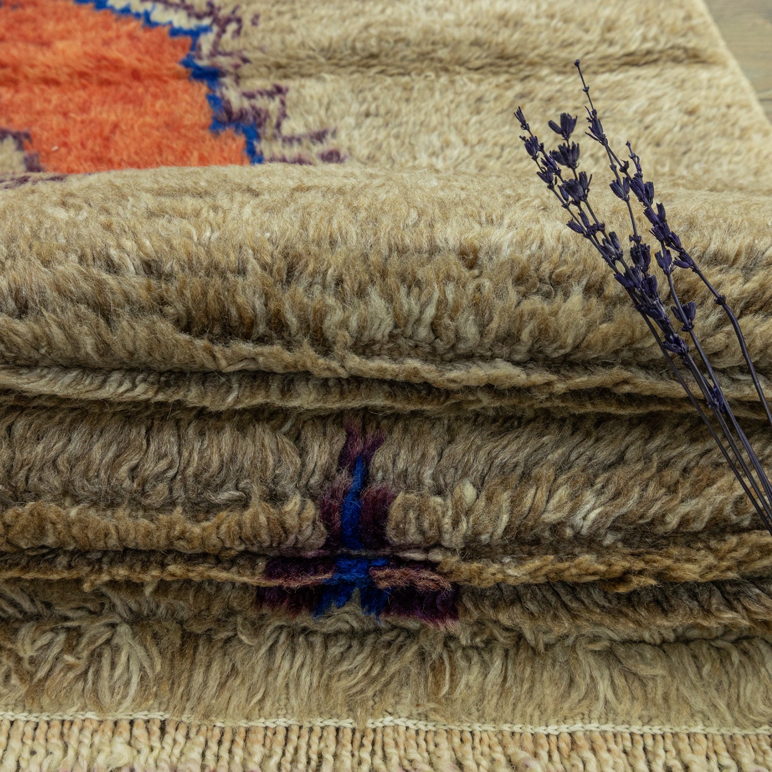 Arila İlkel Tasarımlı Tülü Halı 102x172 cm-Kilim & Halı-Soho Antiq-NowShopFun