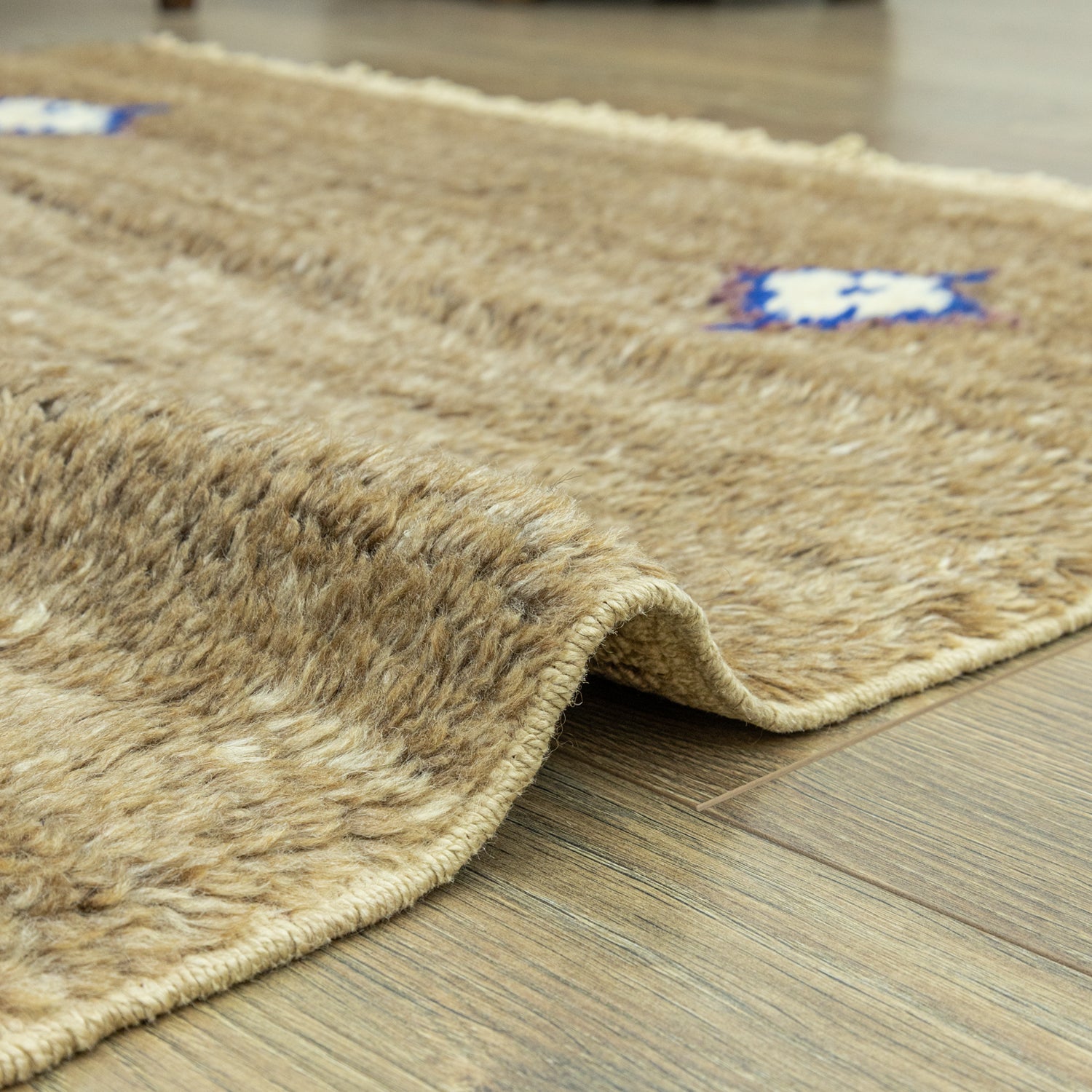 Arila İlkel Tasarımlı Tülü Halı 102x172 cm-Kilim & Halı-Soho Antiq-NowShopFun