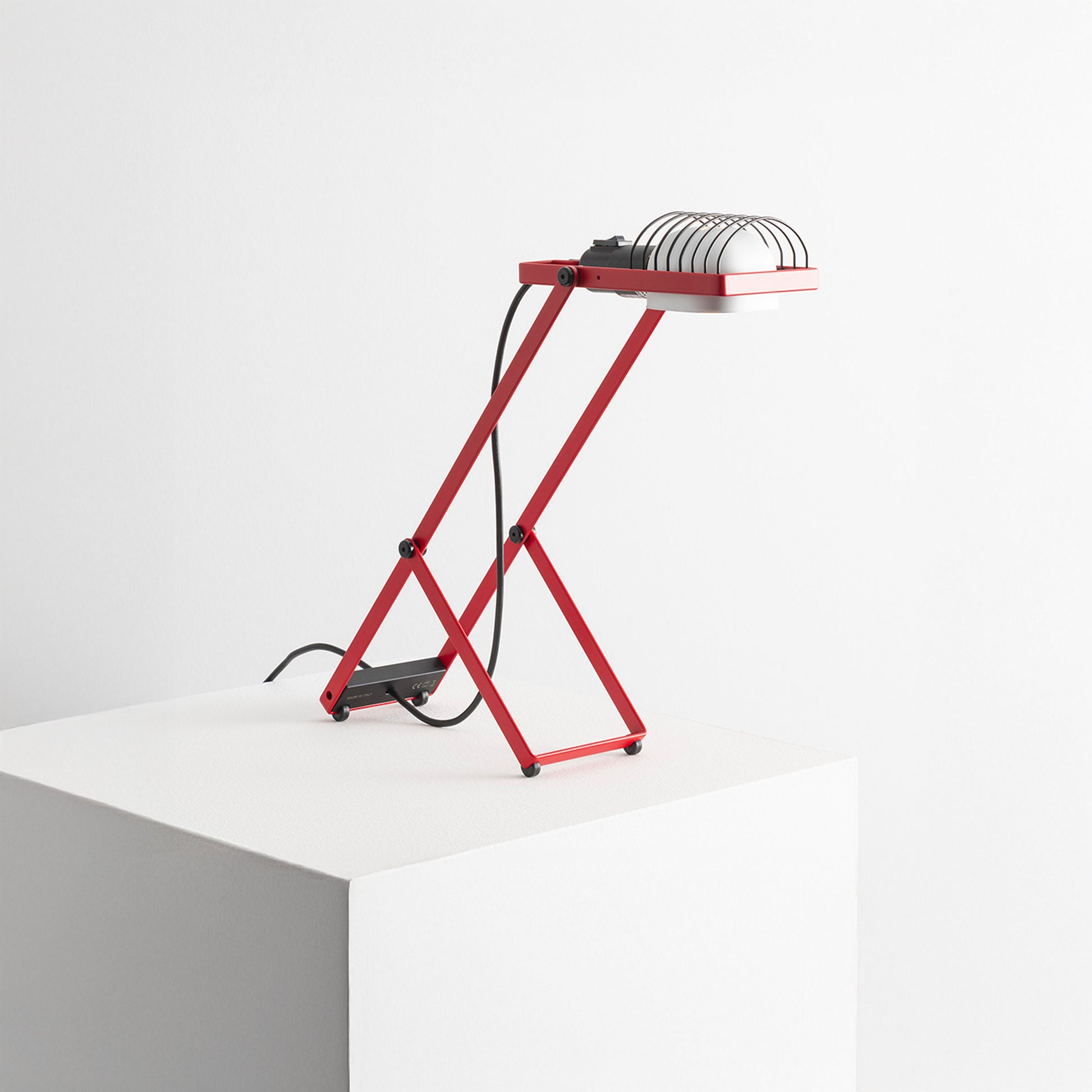 Artemide Sintesi Kırmızı Masaüstü Aydınlatması