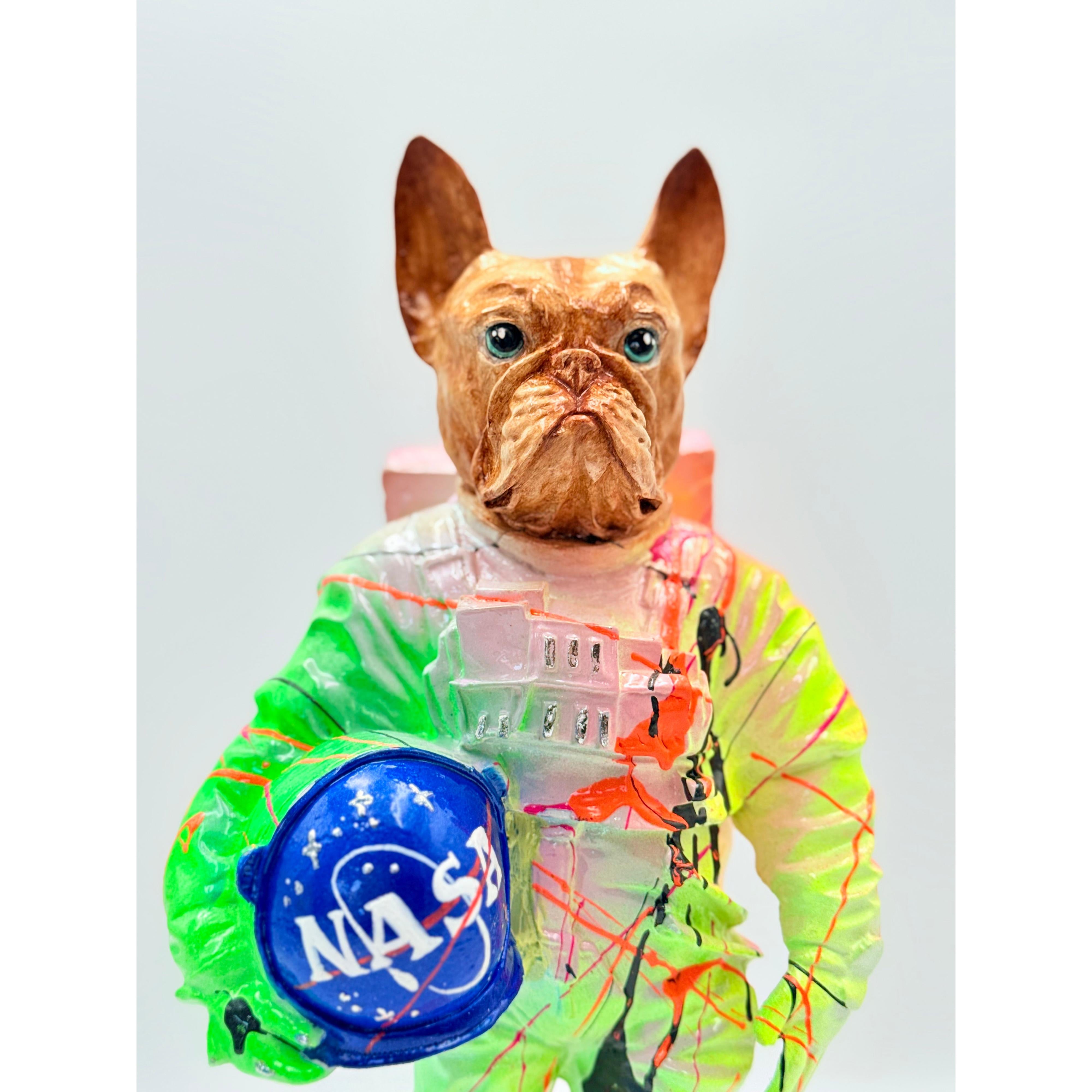 Astronot Bulldog Heykeli
