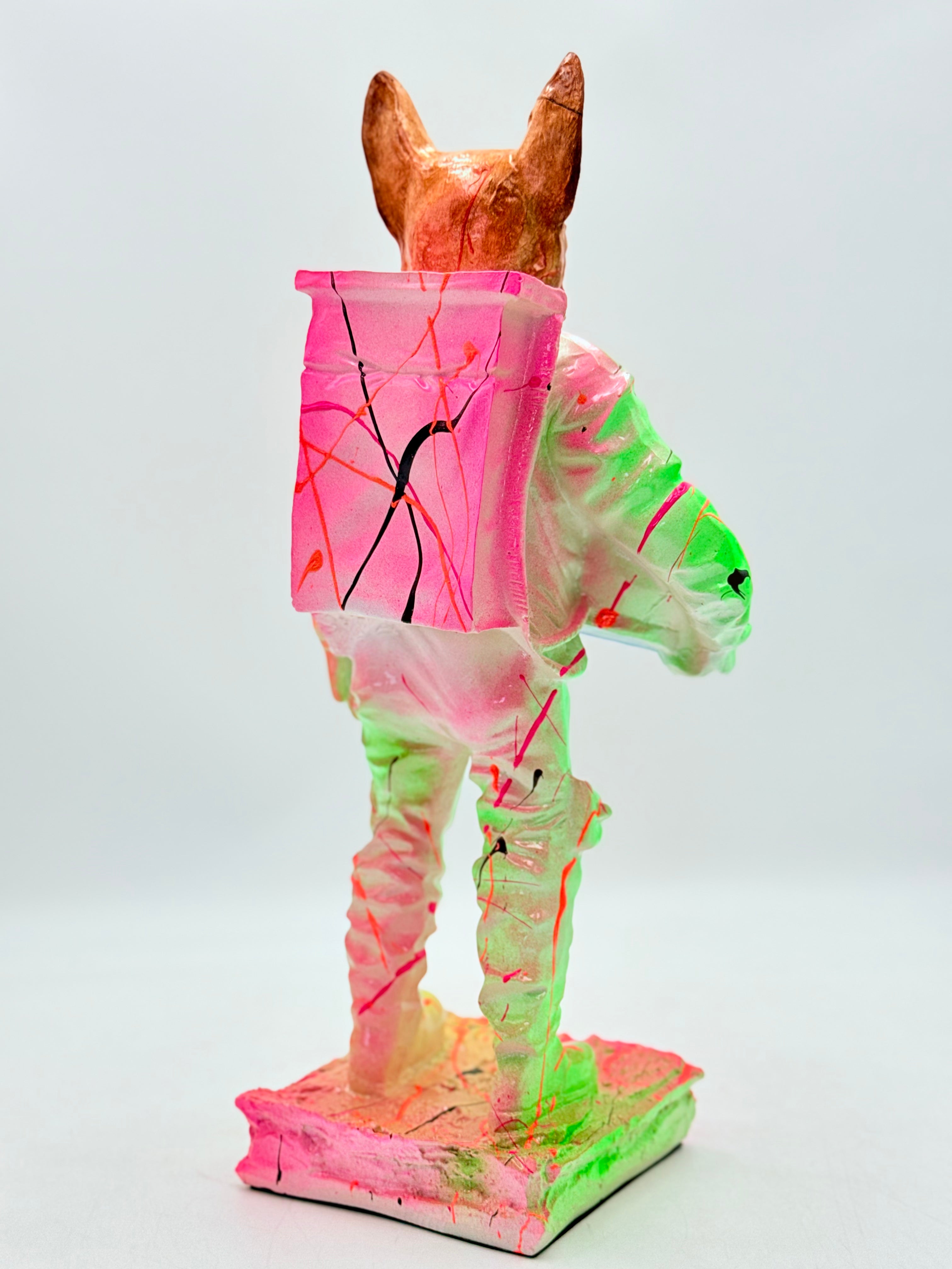 Astronot Bulldog Heykeli