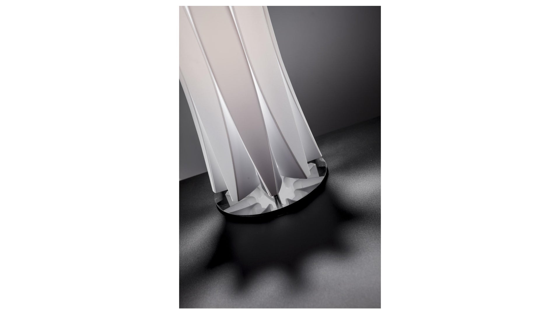 Bach Xxl Lambader 3l Beyaz Ø31,5x184 Cm E27 Led 3x8w