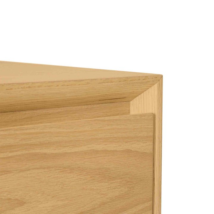 Beam Komodin, Meşe