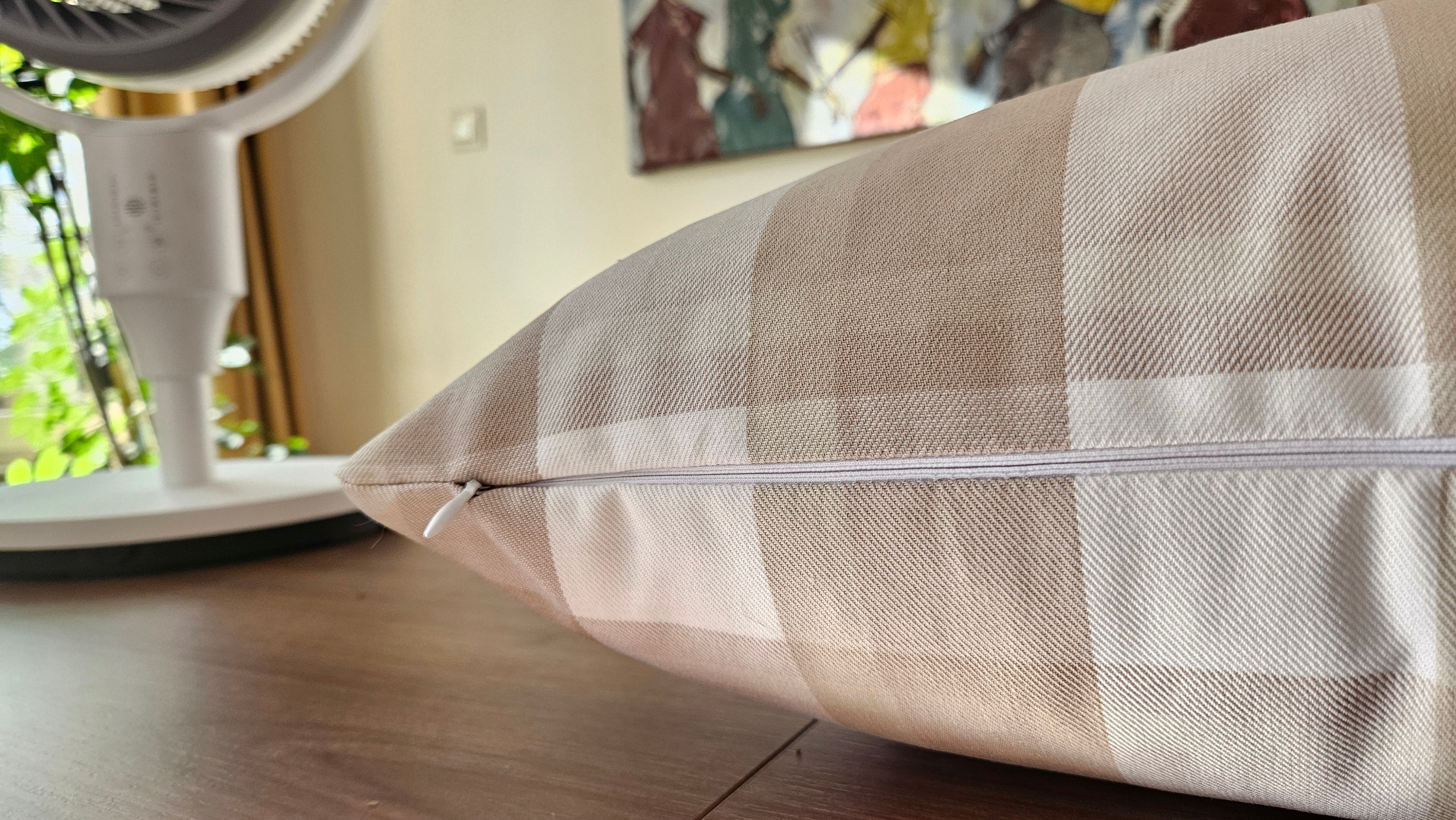 Bej Beyaz Ekoseli Yastık Kılıfı