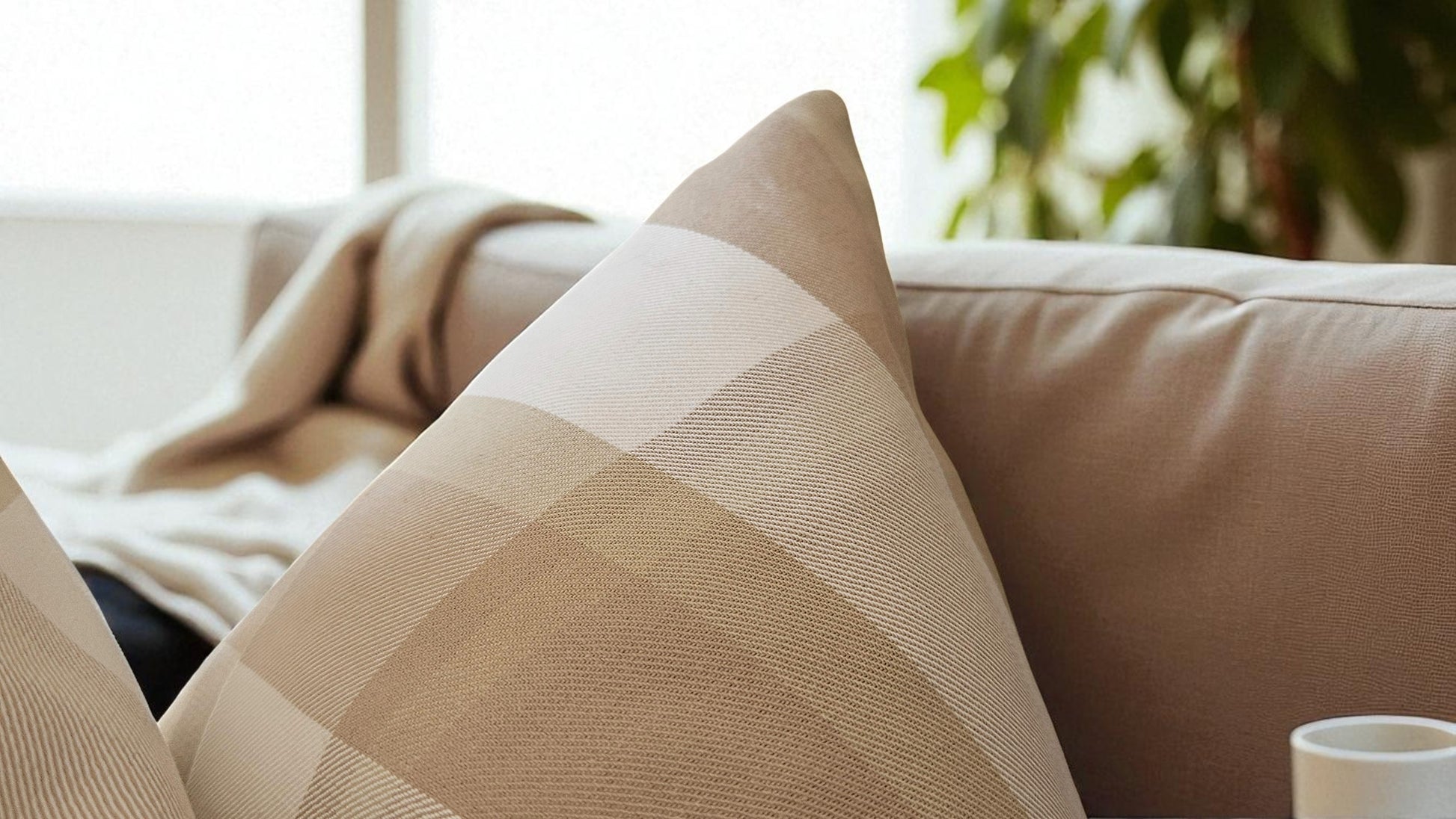 Bej Beyaz Ekoseli Yastık Kılıfı