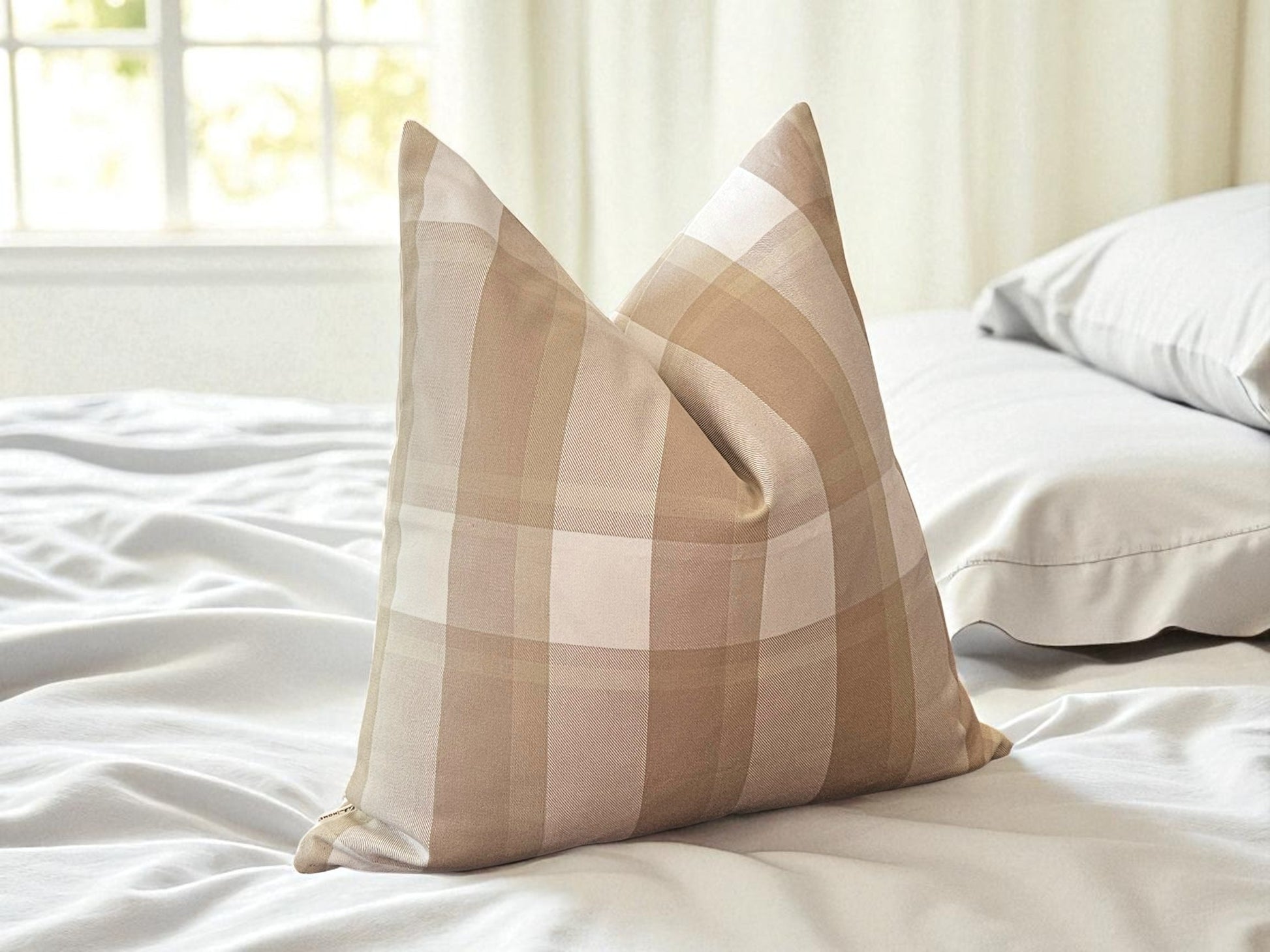 Bej Beyaz Ekoseli Yastık Kılıfı