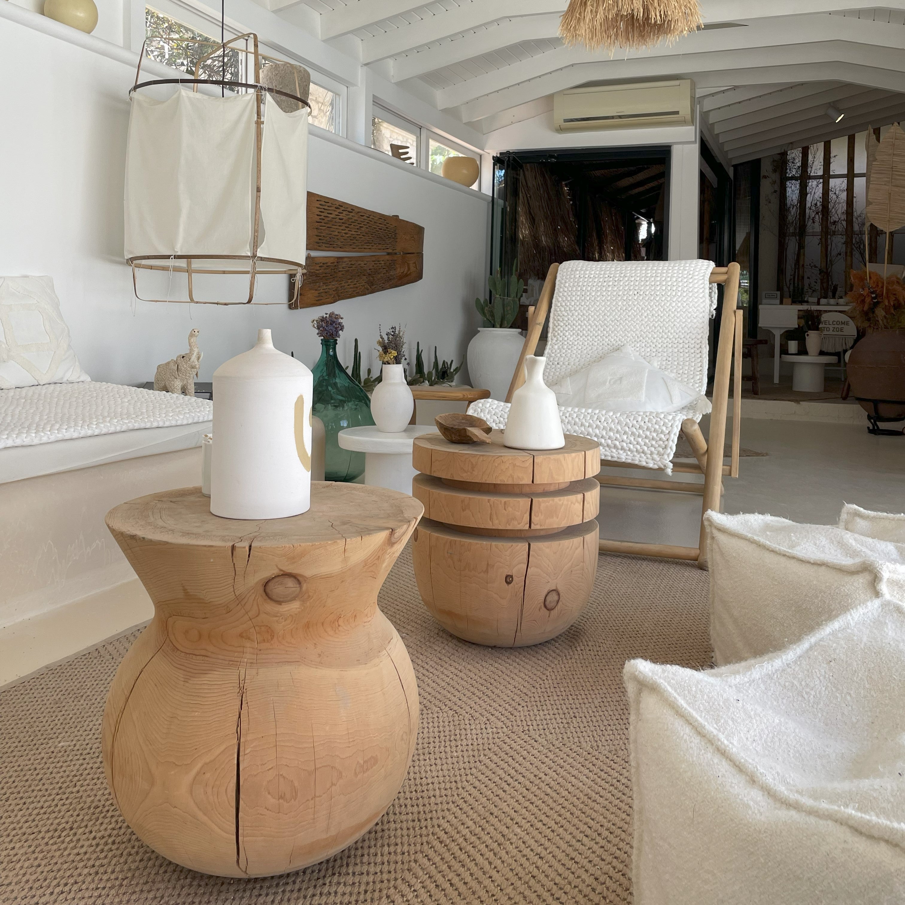 Bookworm Sehpa / Tabure Masif Sedir Yuvarlak Bej