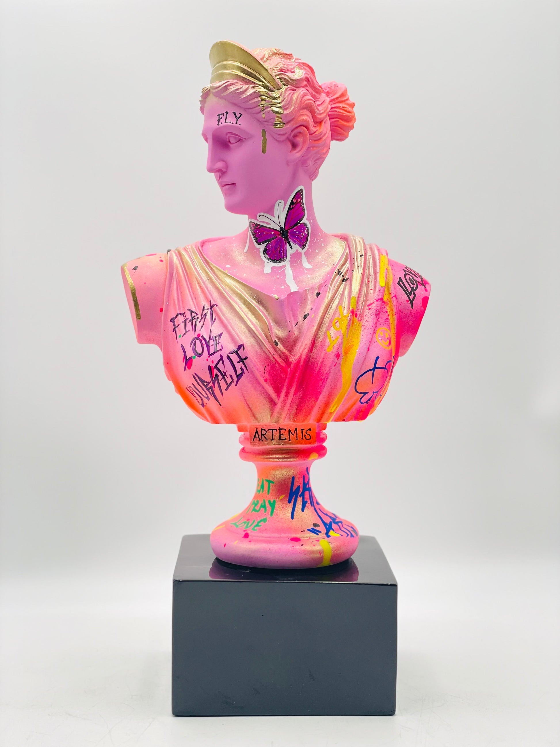 Butterfly Artemis Heykeli – Pink Street Pop Art Tasarım