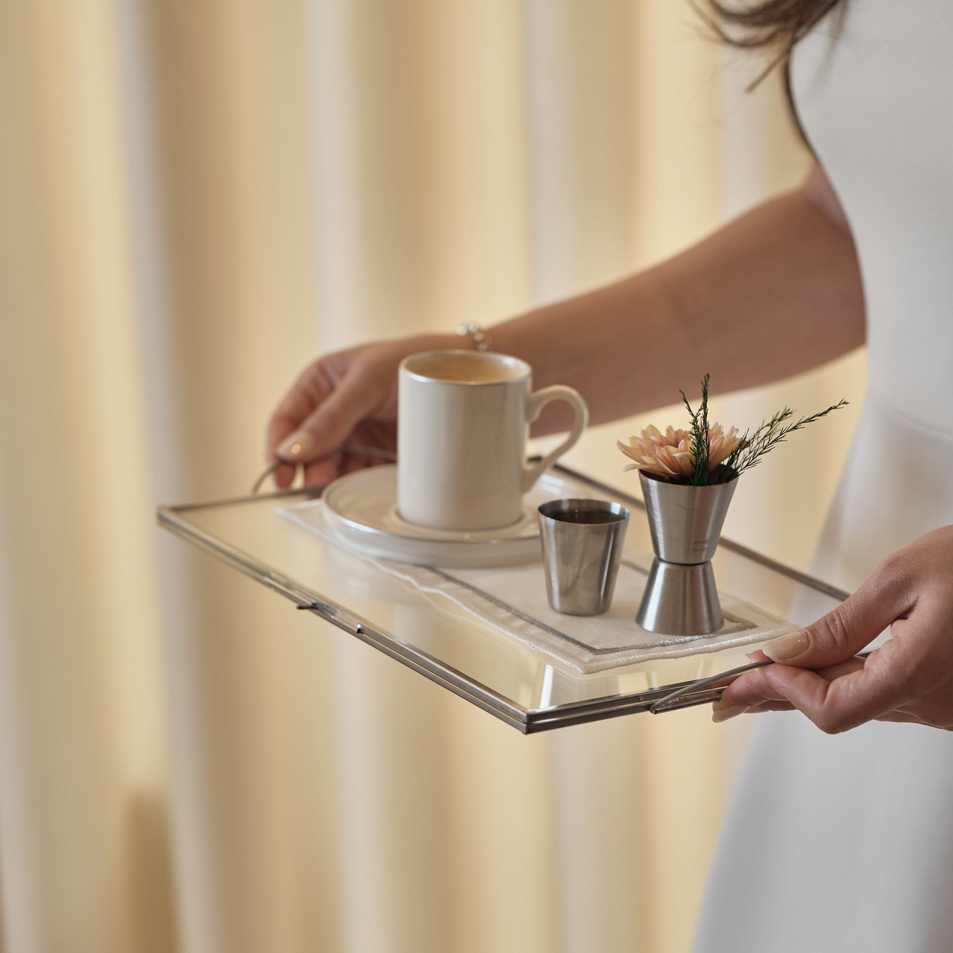 Cam Kapaklı Gümüş Tepsi