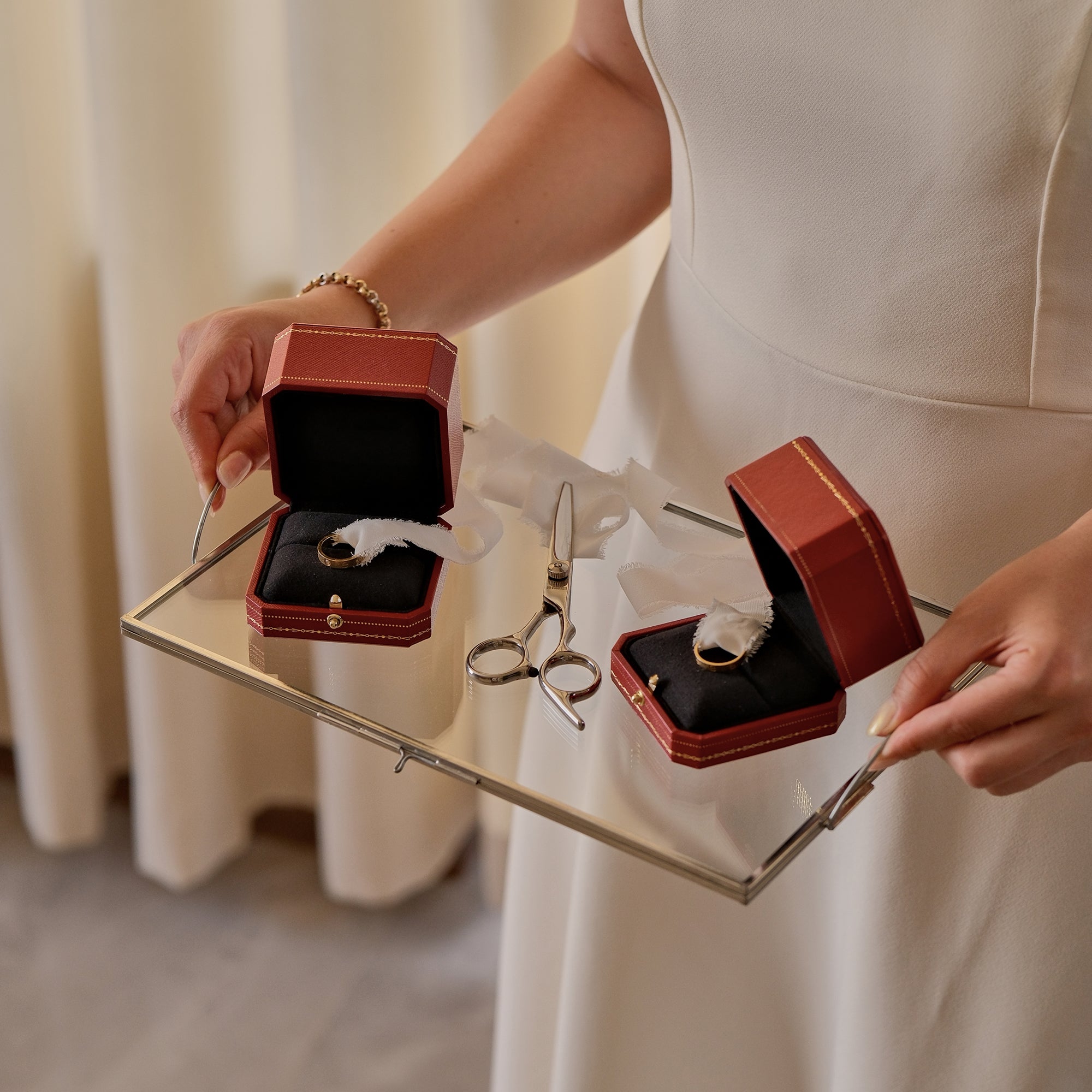 Cam Kapaklı Gümüş Tepsi