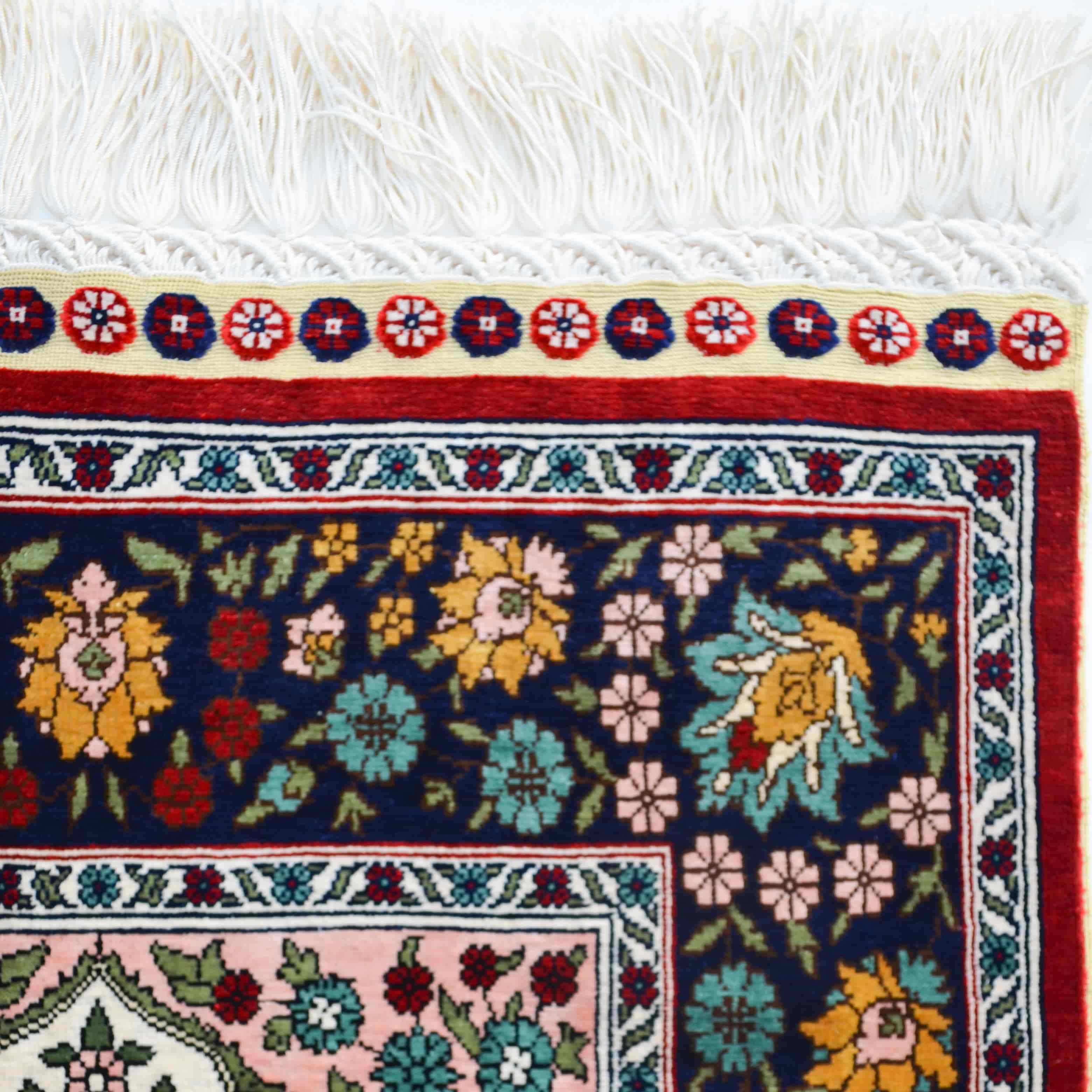 Çeşmi Bülbül Desenli Saf İpek El Dokuma Duvar Halısı (45x78 Cm)