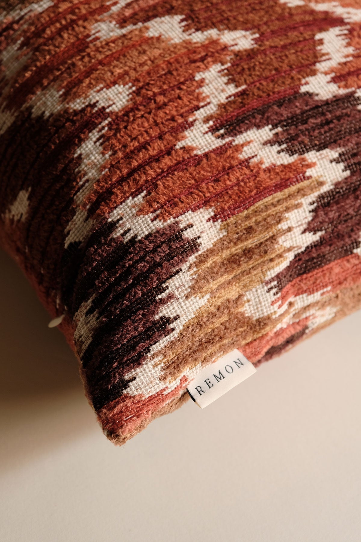 Corvia Kuş Tüyü Kırlent - Turuncu-R E M O N-Turuncu-40x60-NowShopFun