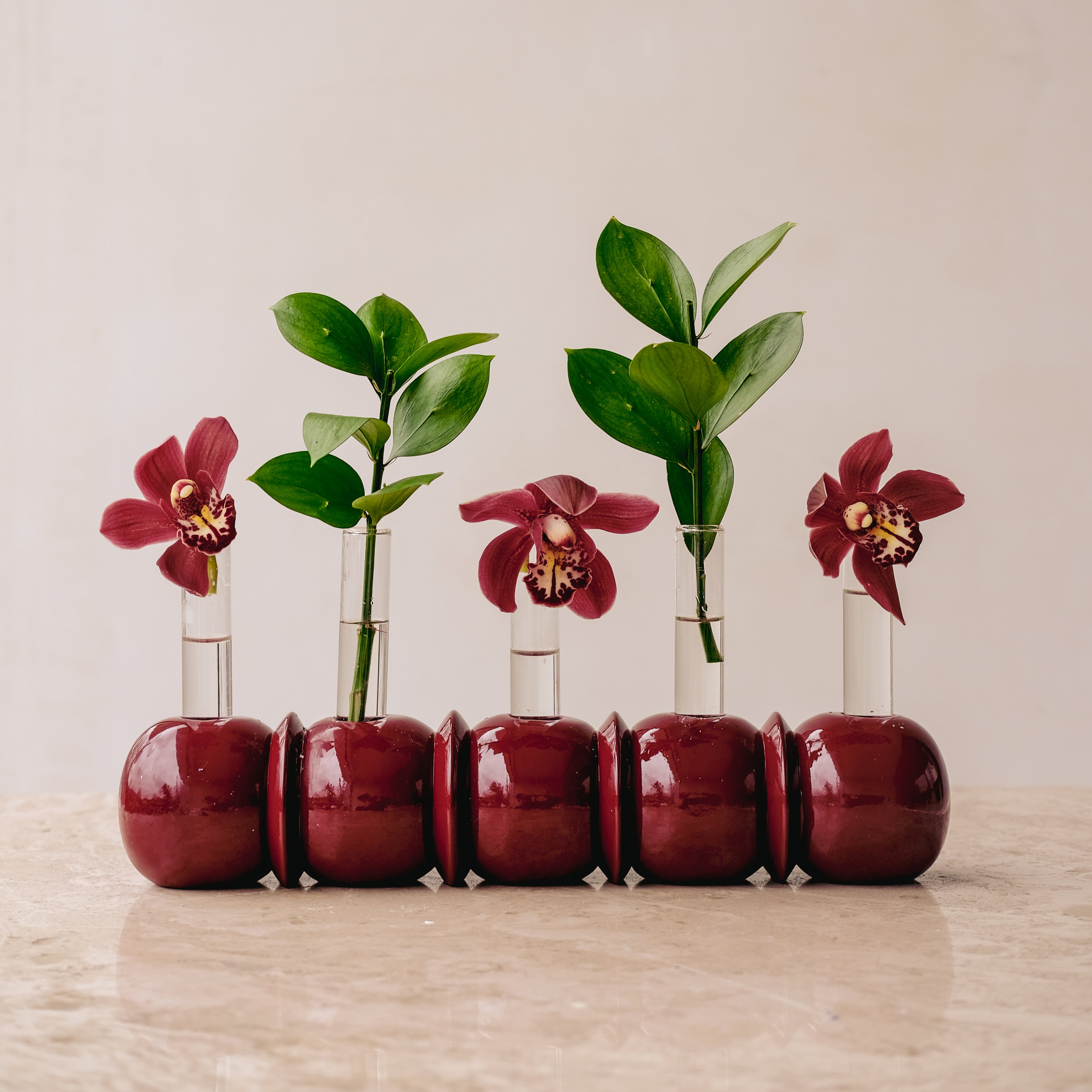 CRESCENDO CENTER PIECE - Dark red