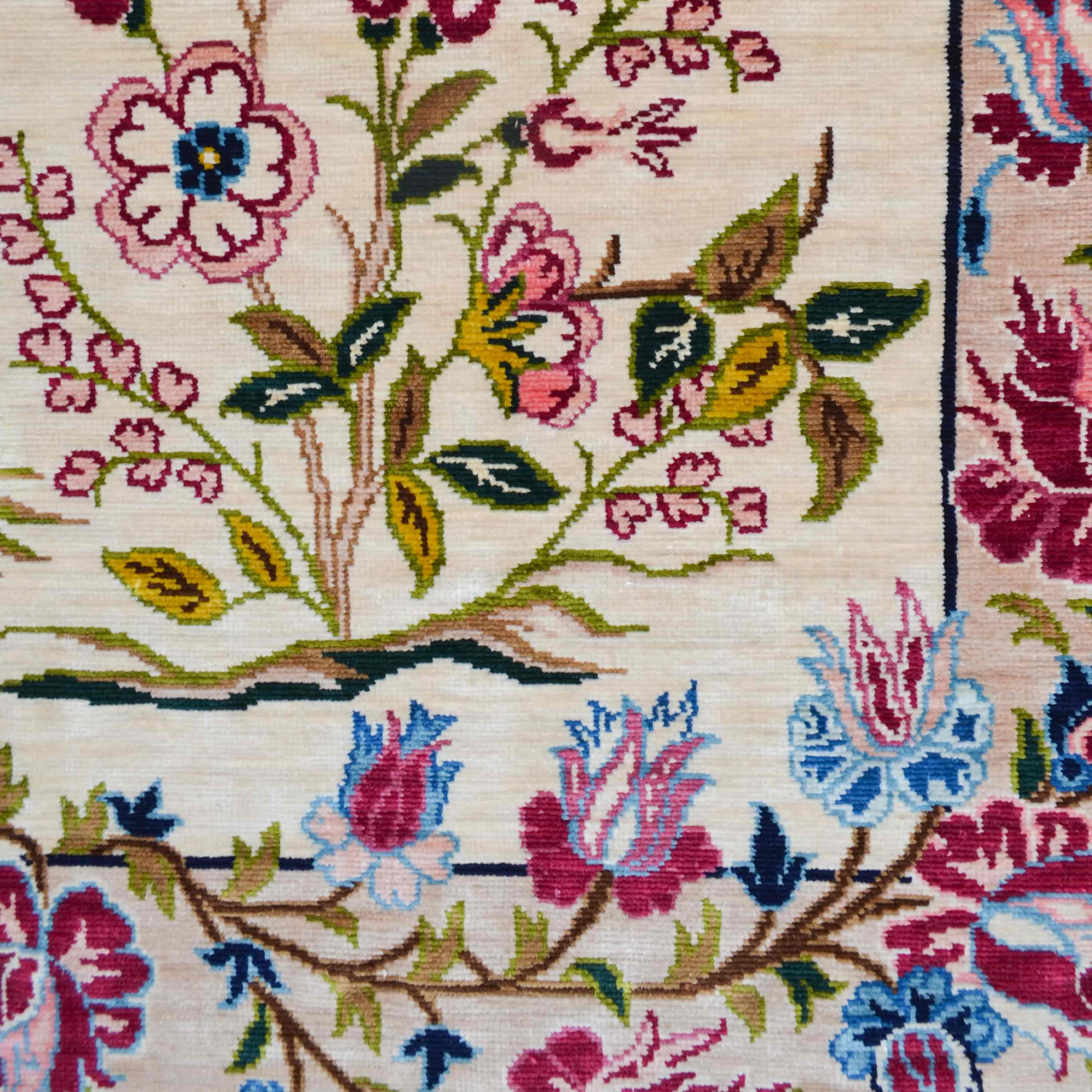 Dans Eden Kız Motifli Saf İpek El Dokuma Duvar Halısı