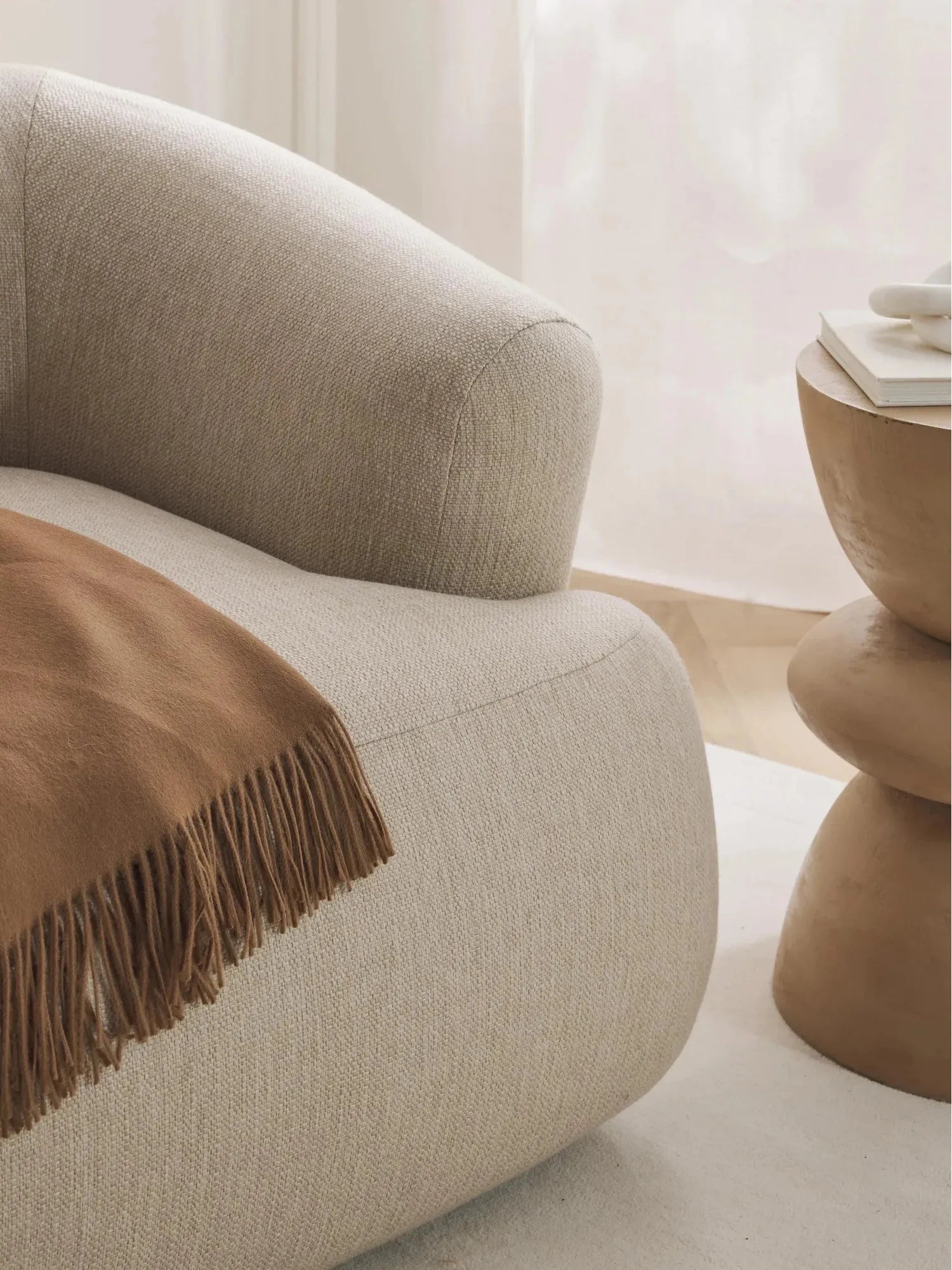 Wolke Tekli Koltuk - Oval Tasarım - İnce El İşçiliği - nowshopfun