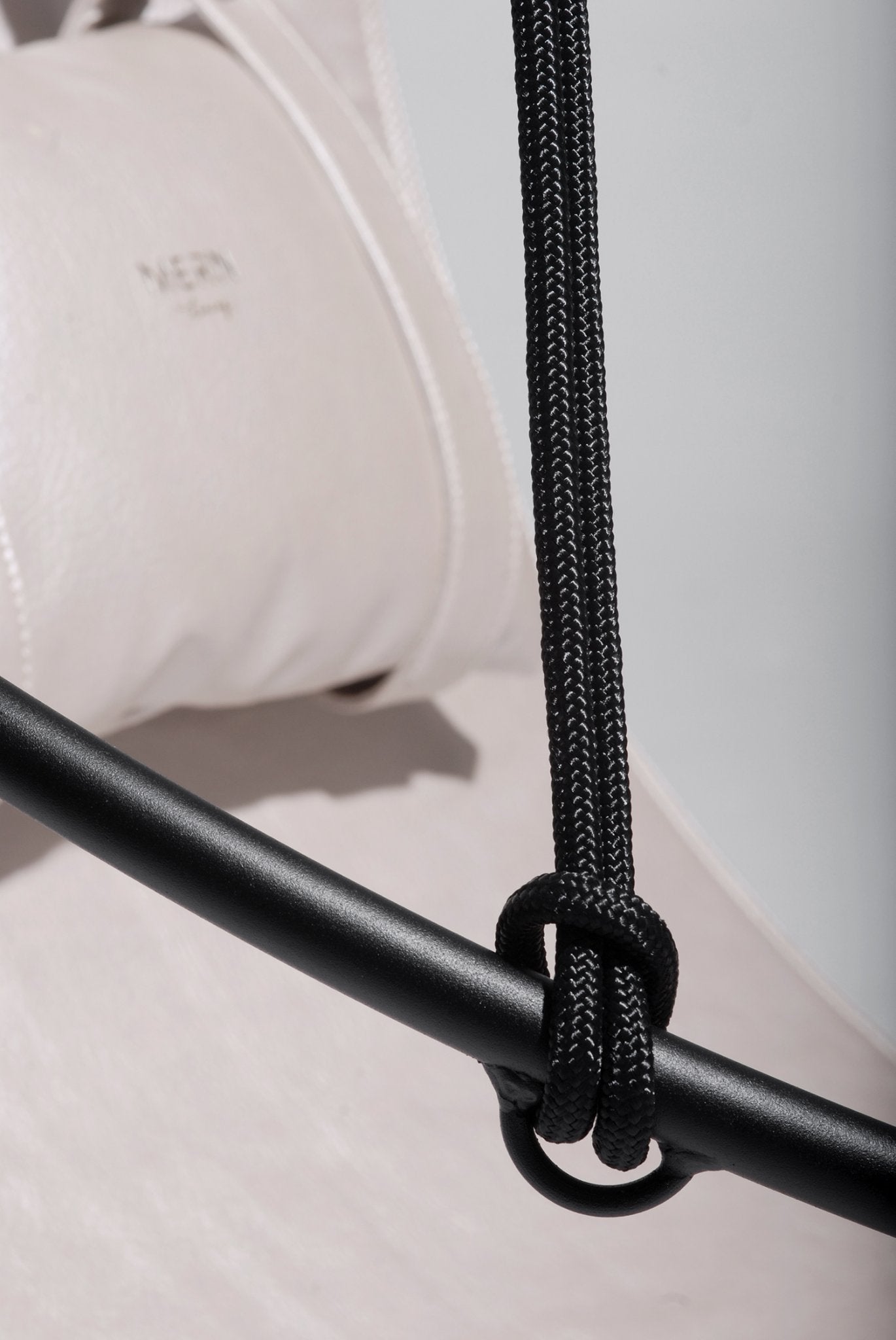 Deri Salıncak - İnci