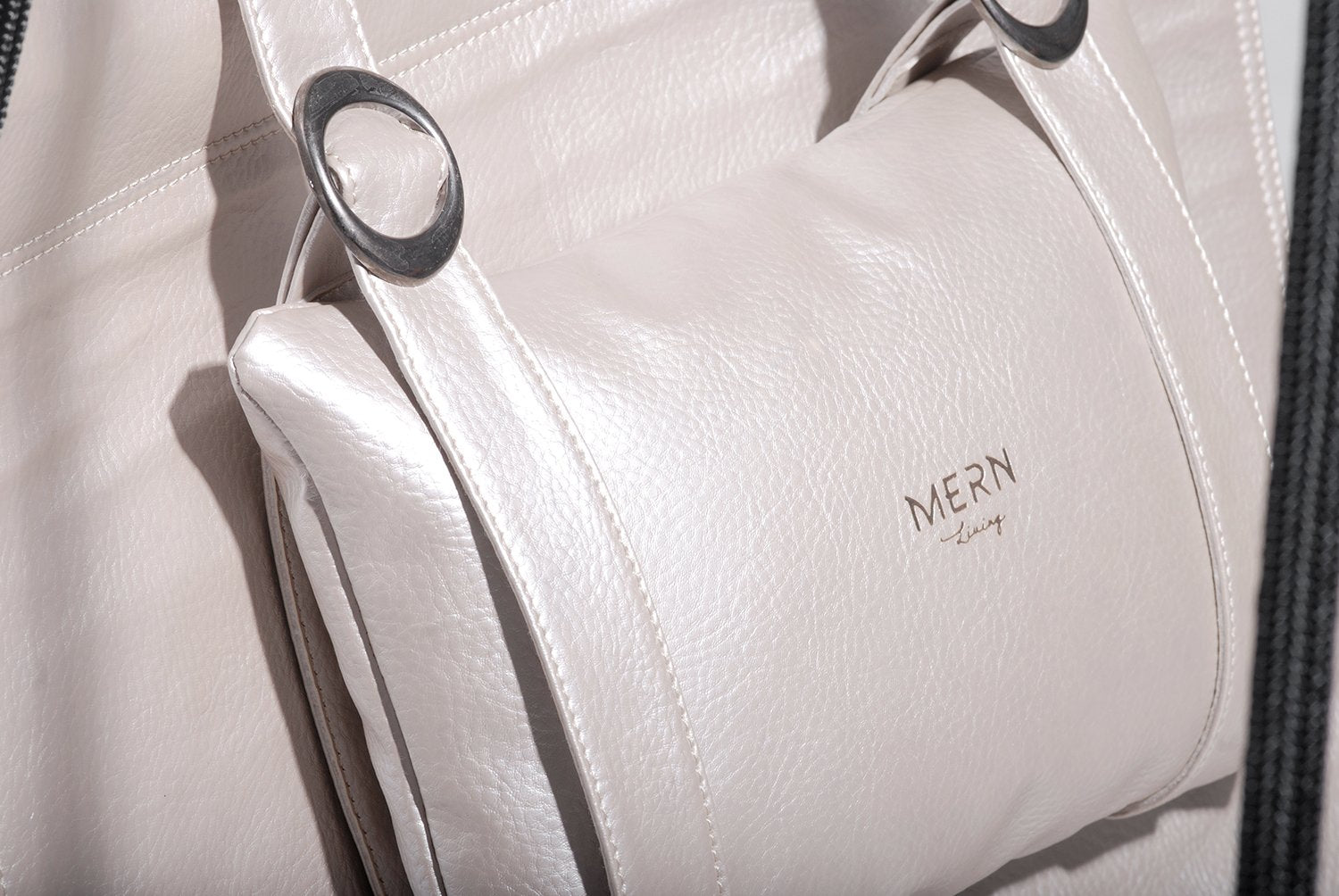 Deri Salıncak - İnci