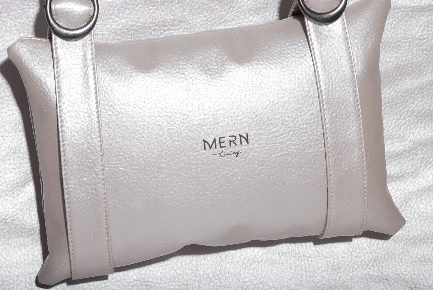 Deri Salıncak - İnci