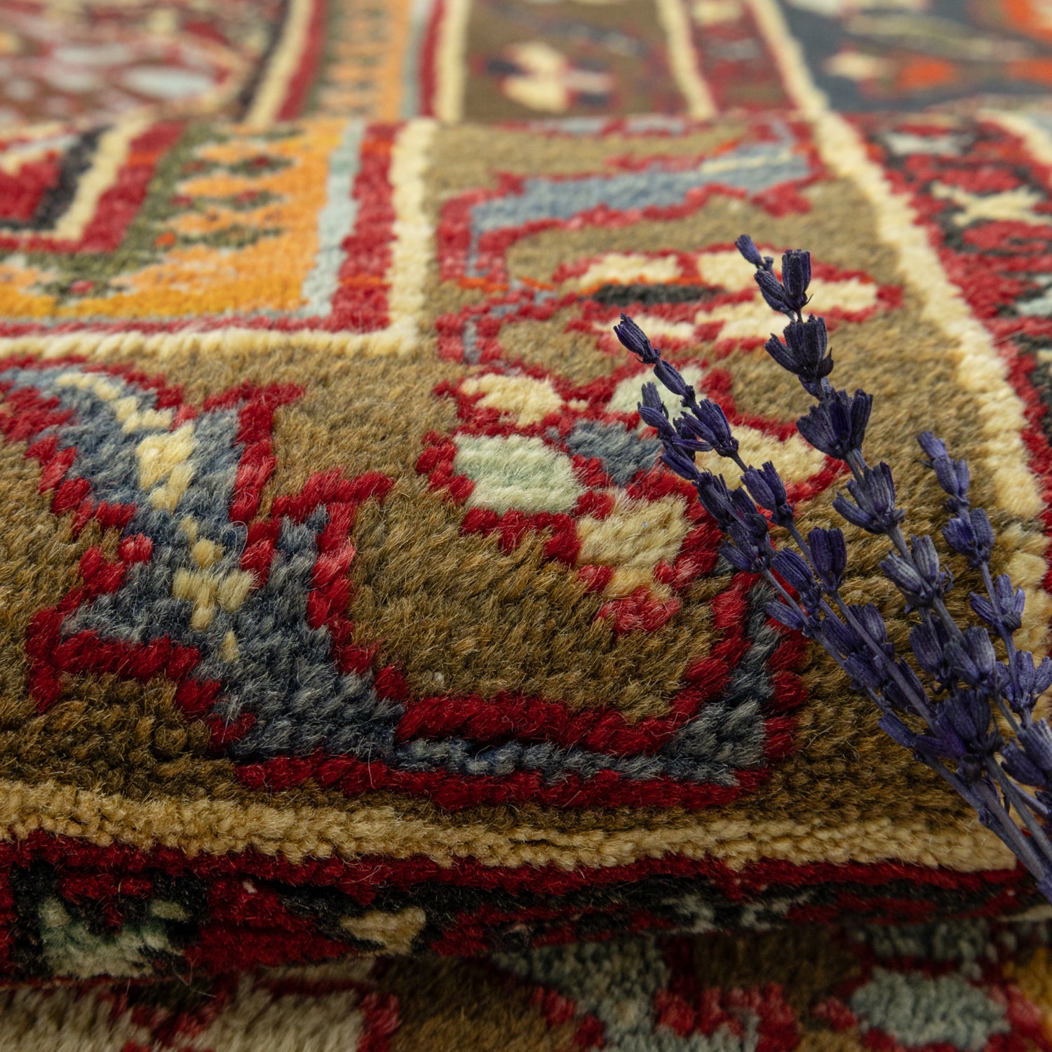 Devin El Dokuma Antika Saray Halısı 387x427 cm