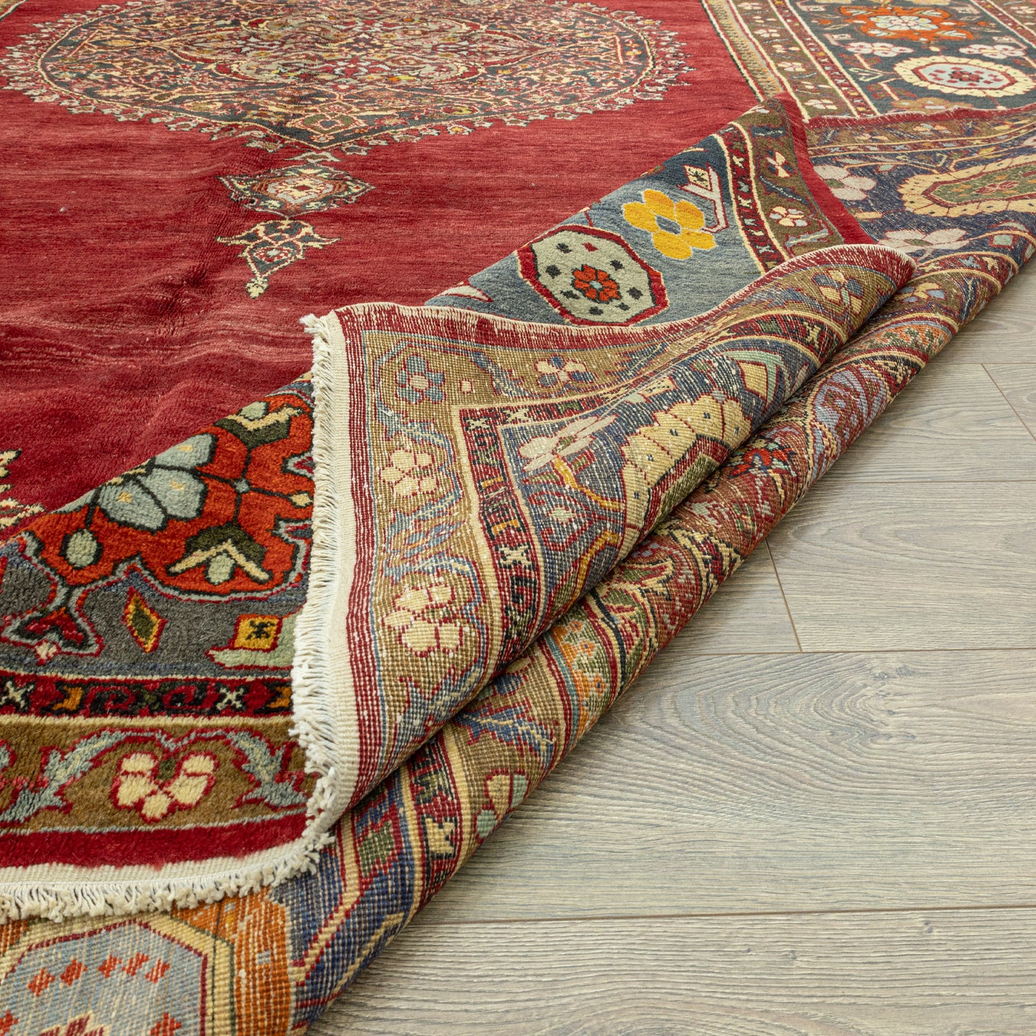 Devin El Dokuma Antika Saray Halısı 387x427 cm