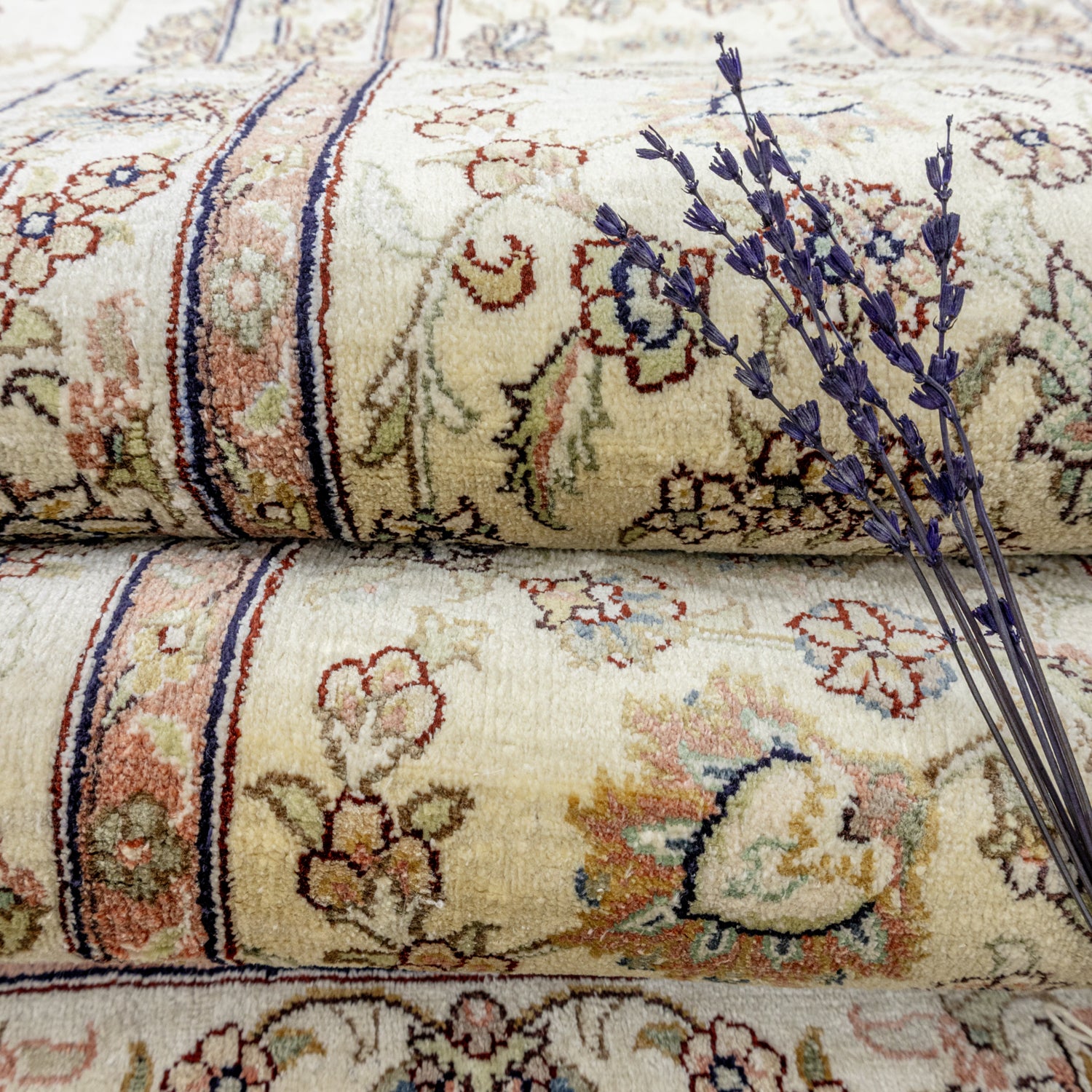 Dilemer El Dokuma İpek Halı 248x296 cm