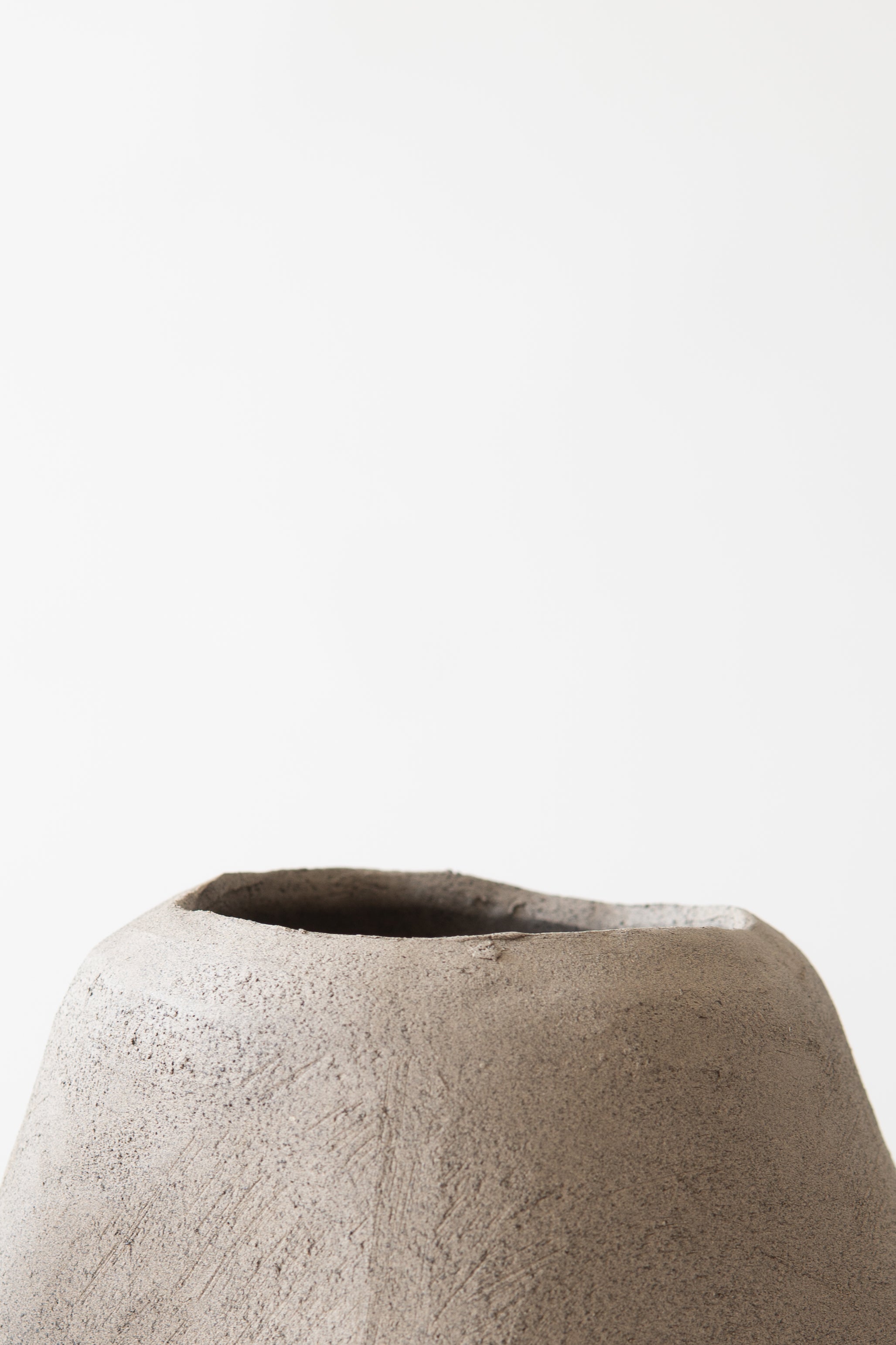 Doğal Form Taş Dokulu Seramik Vazo