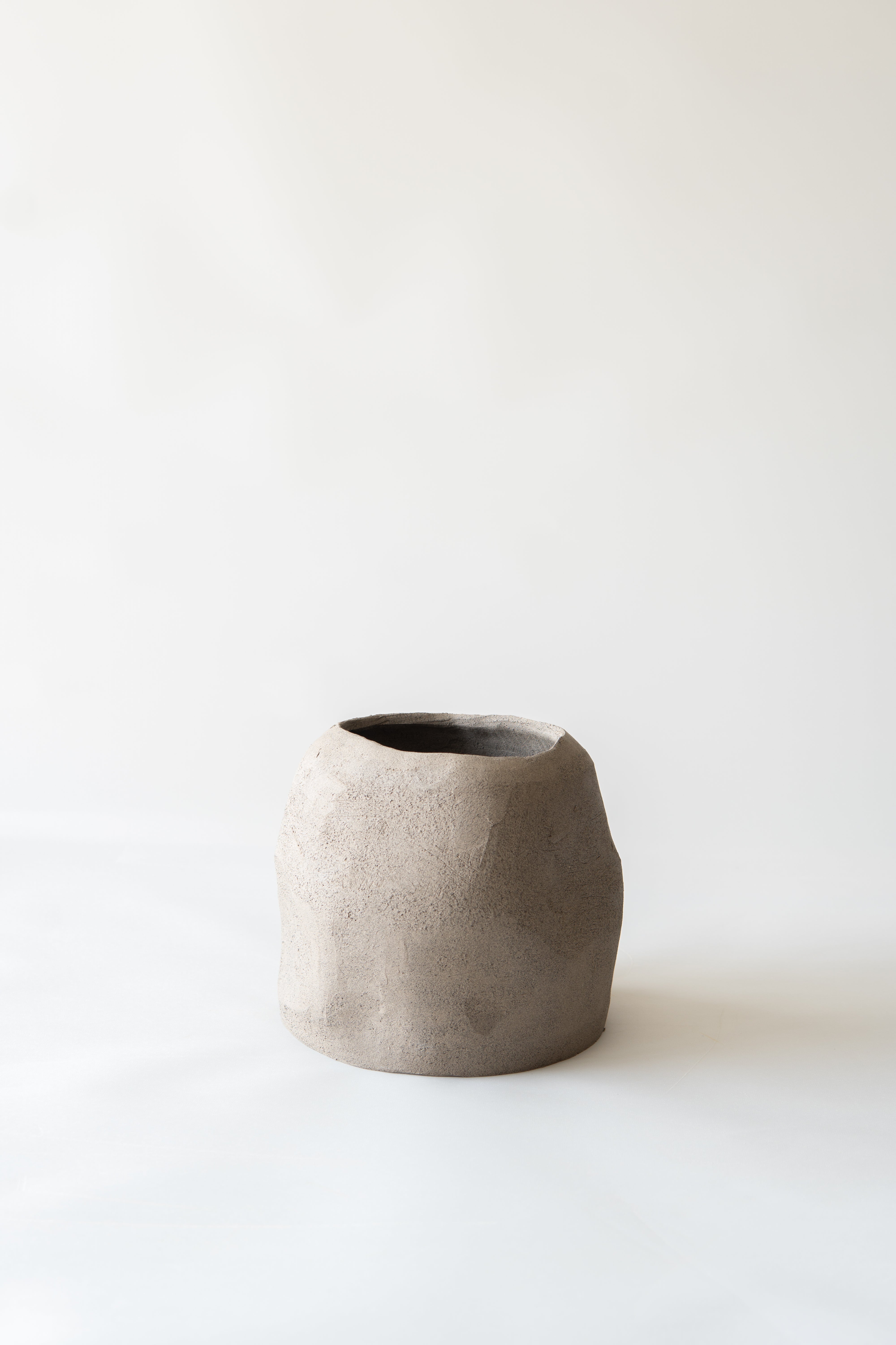 Doğal Form Taş Dokulu Seramik Vazo