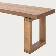 Doque Bench – geri kazanılmış masif ahşap, yakın plan ahşap doku ve işçilik detayı | Woodyworkz