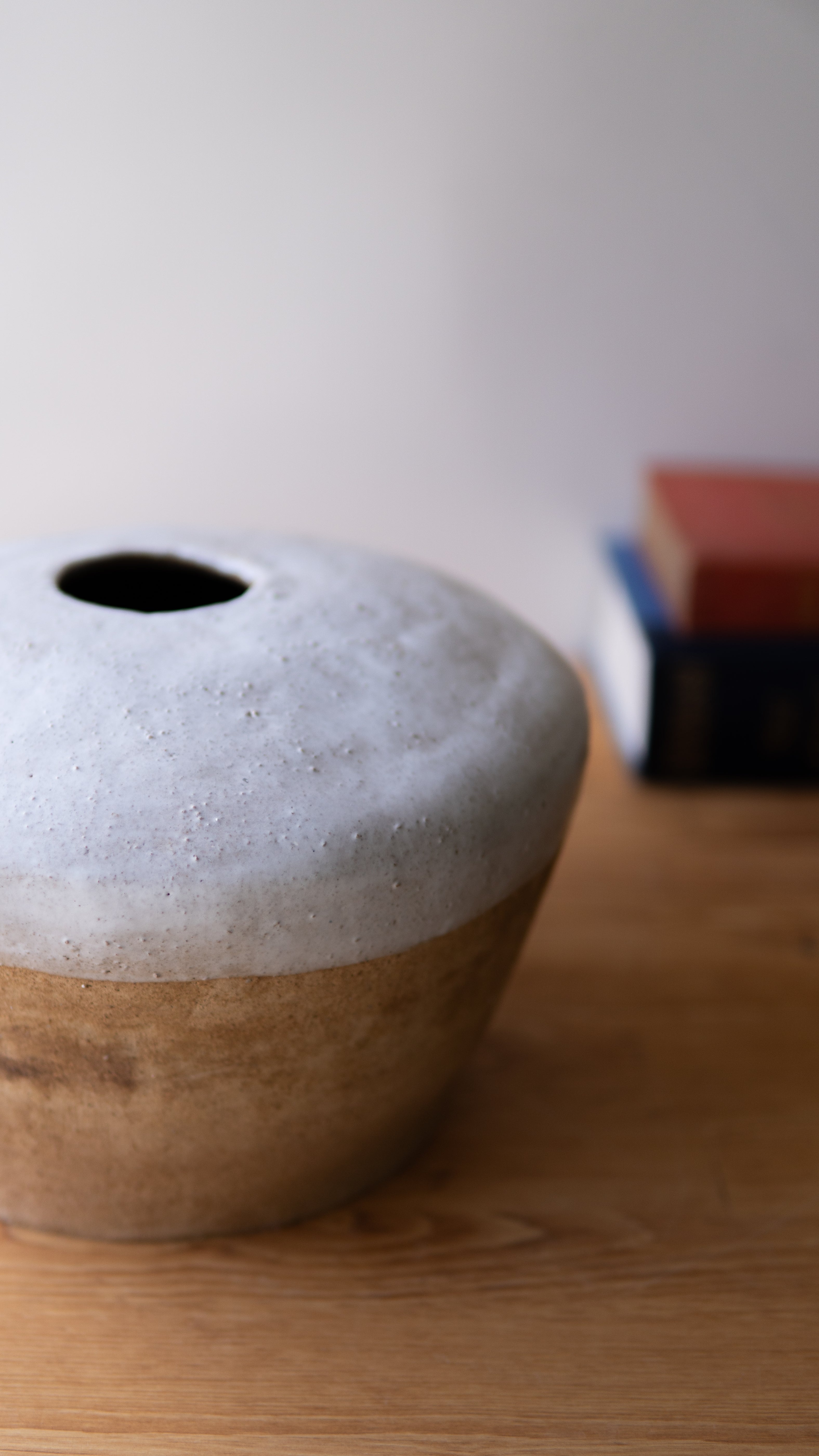 Seramik Beyaz Mat Sır Dokulu Stoneware Vazo