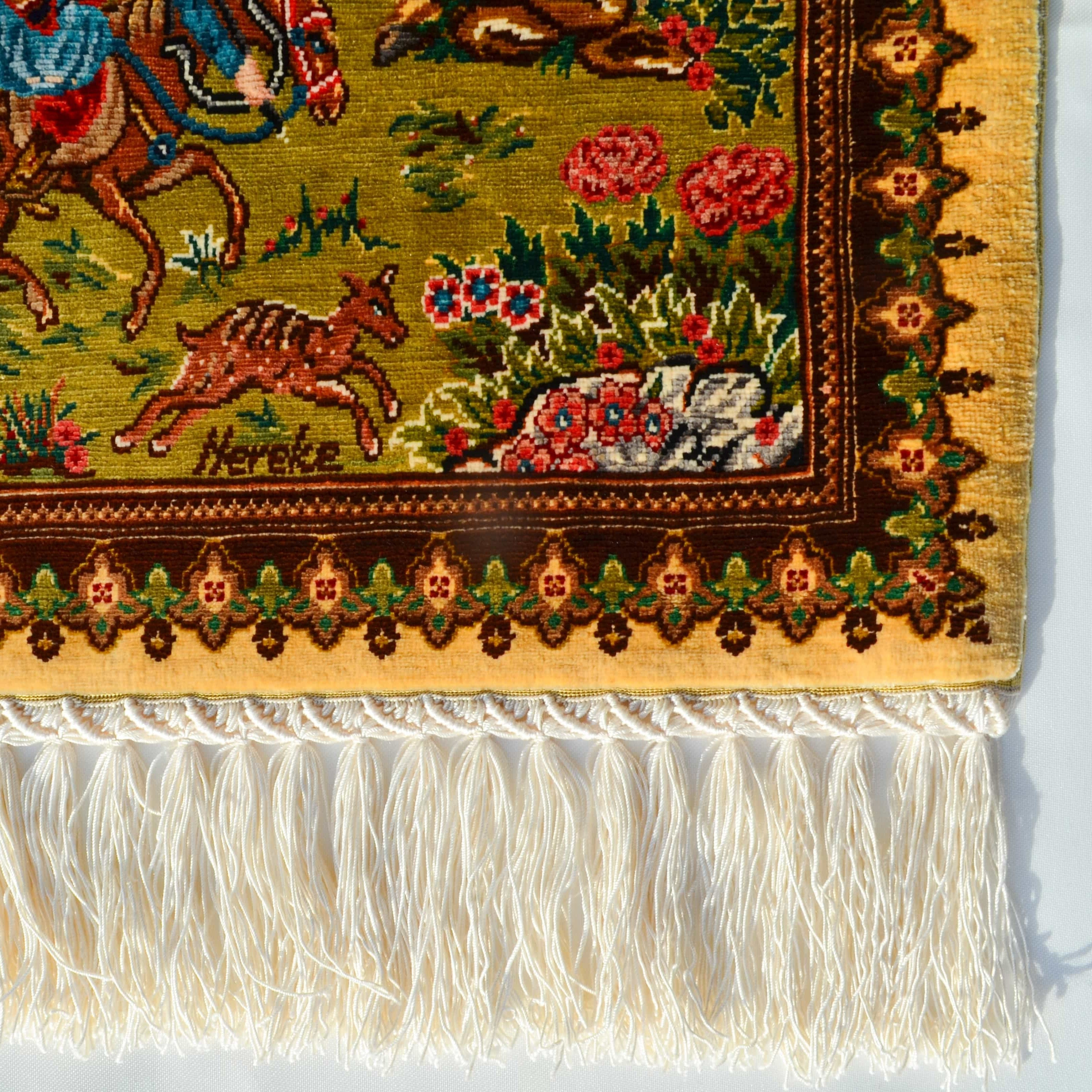 Av Sahnesi Desenli Saf İpek El Dokuma Duvar Halısı (42x60 cm)