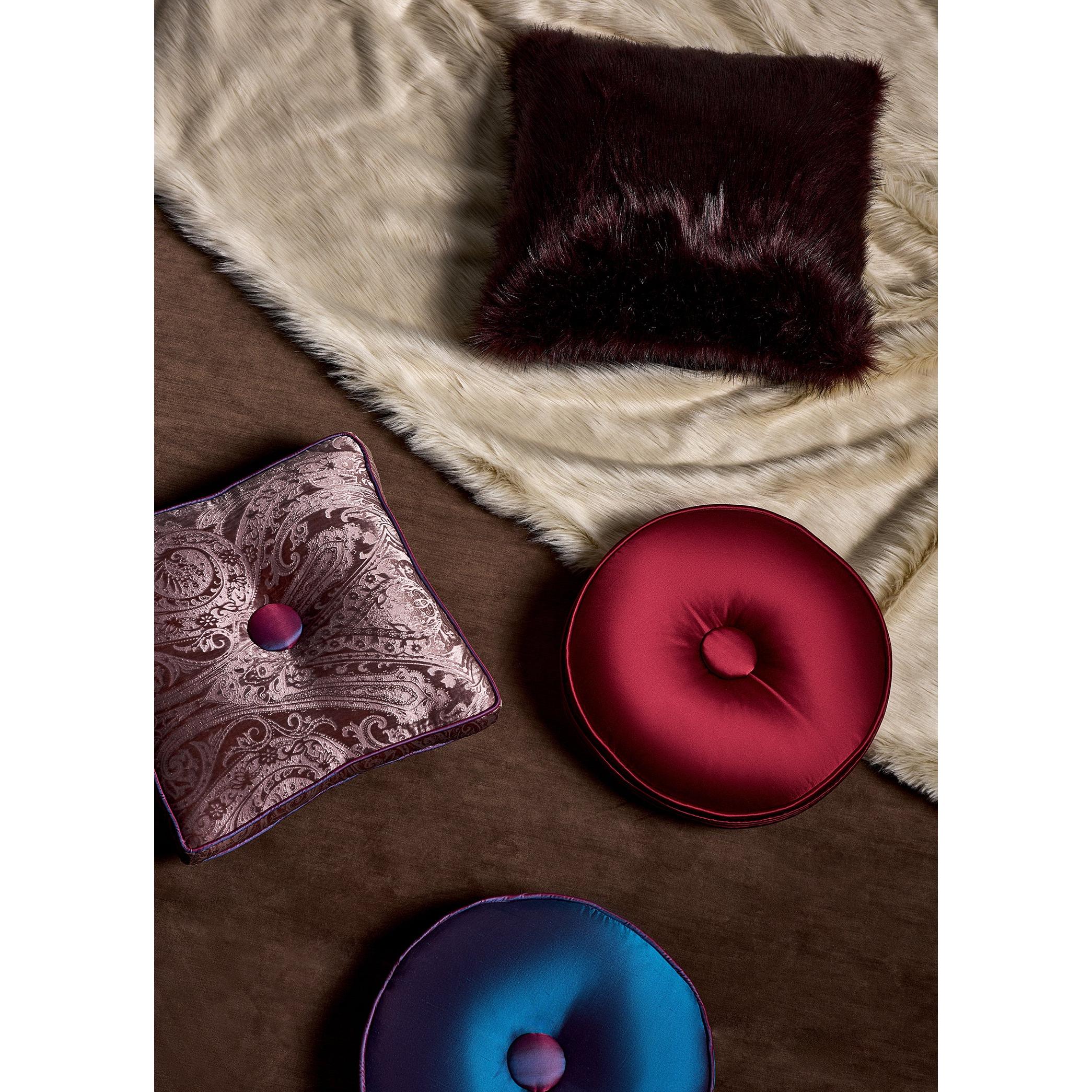 Düğme Detaylı Bordo İpek Yuvarlak Kırlent