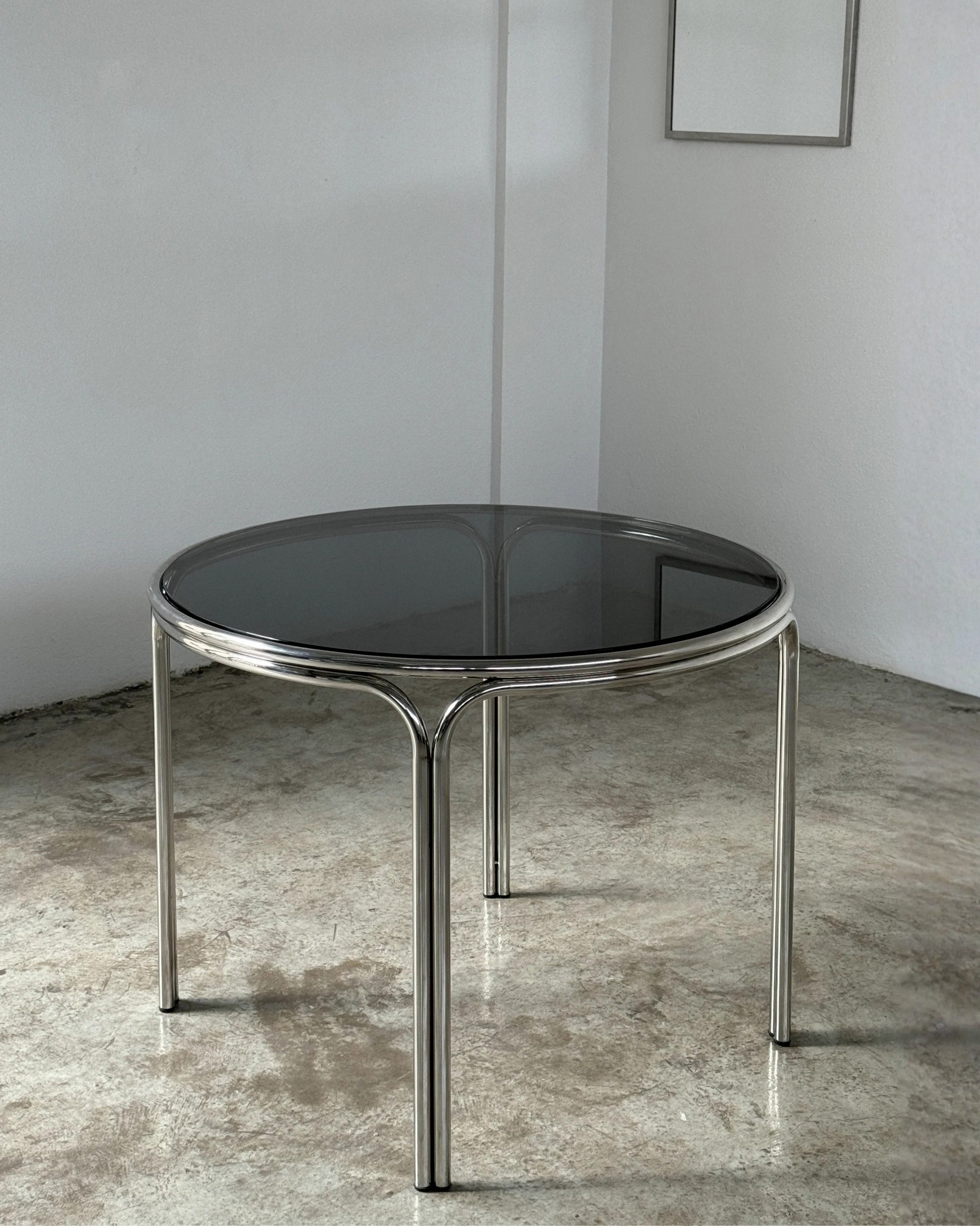 Edor Krom Cam Yuvarlak Masa-Yemek Masası-Regen Studio-Füme-NowShopFun