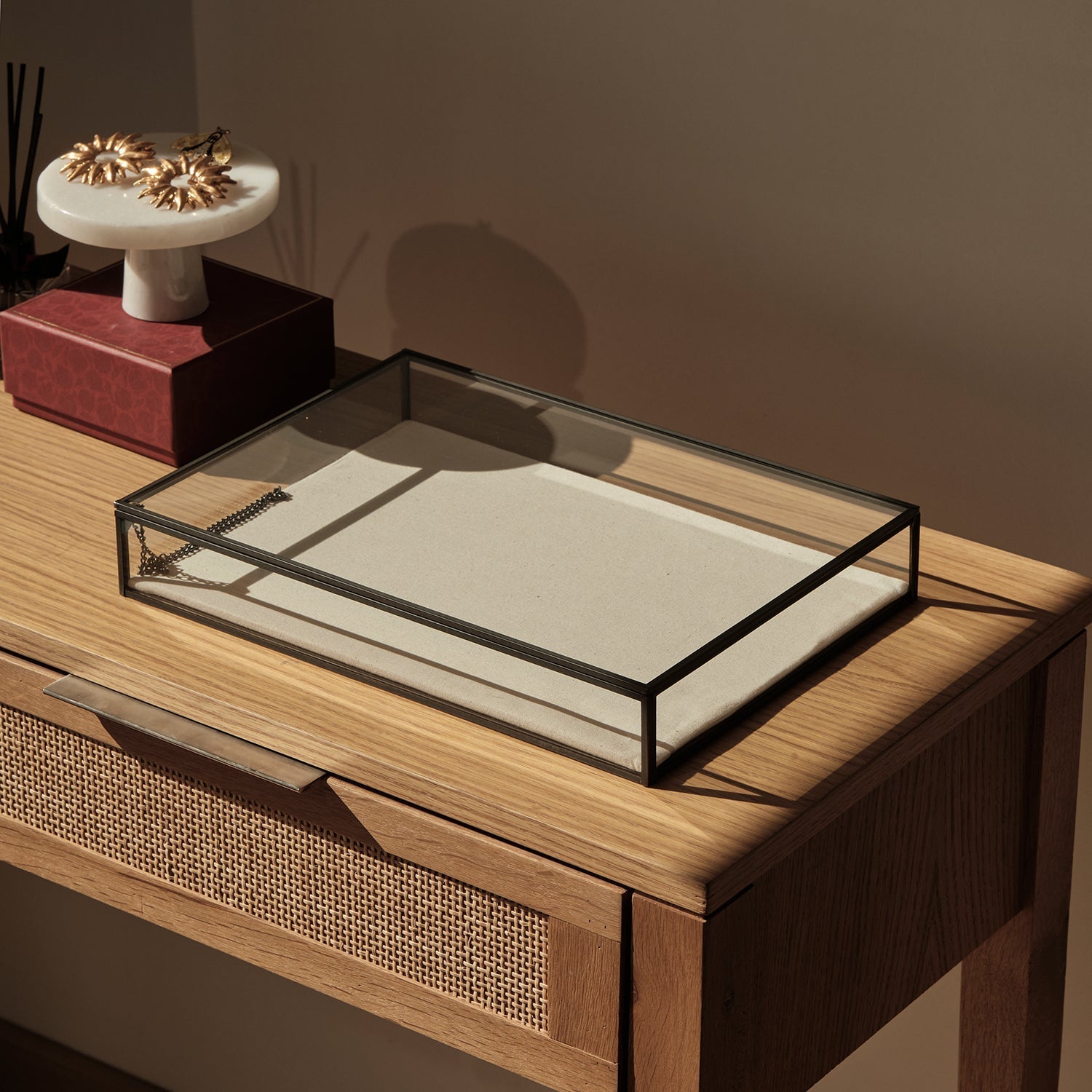 Keten Tabanlı, Cam Takı Kutusu