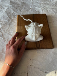 El Yapımı Porselen Kedi Kızı Ahşap Tabanlı Büst Heykel-Heykel-Dua Alali Art-NowShopFun