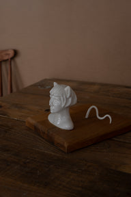 El Yapımı Porselen Kedi Kızı Ahşap Tabanlı Büst Heykel-Heykel-Dua Alali Art-NowShopFun