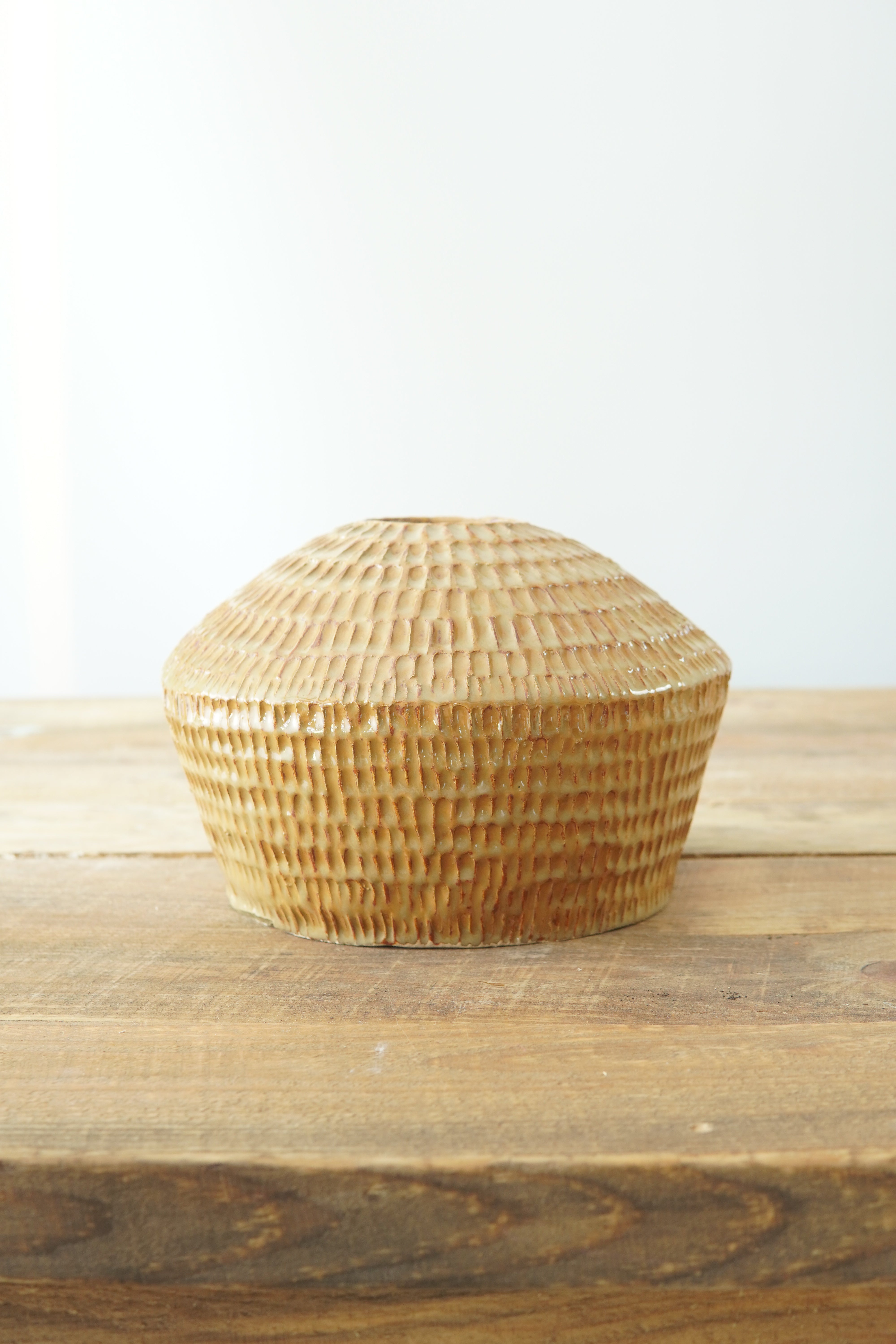 El Yapımı Seramik Yoğun Oyma Yüzey Vazo