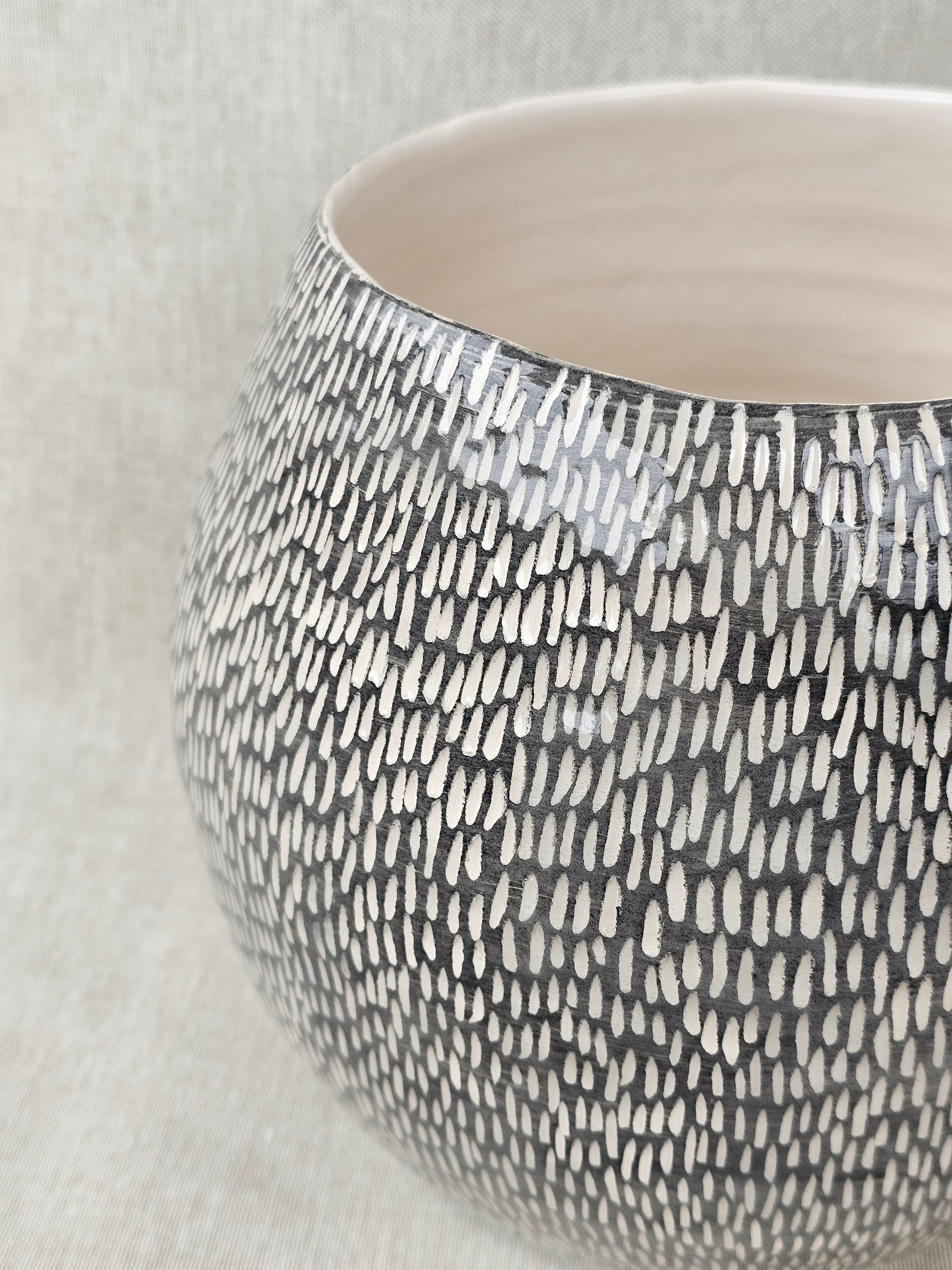 El Yapımı Sgraffito Desenli Seramik Vazo / Obje-Vazo-Zeynep Karataş Ceramics-NowShopFun