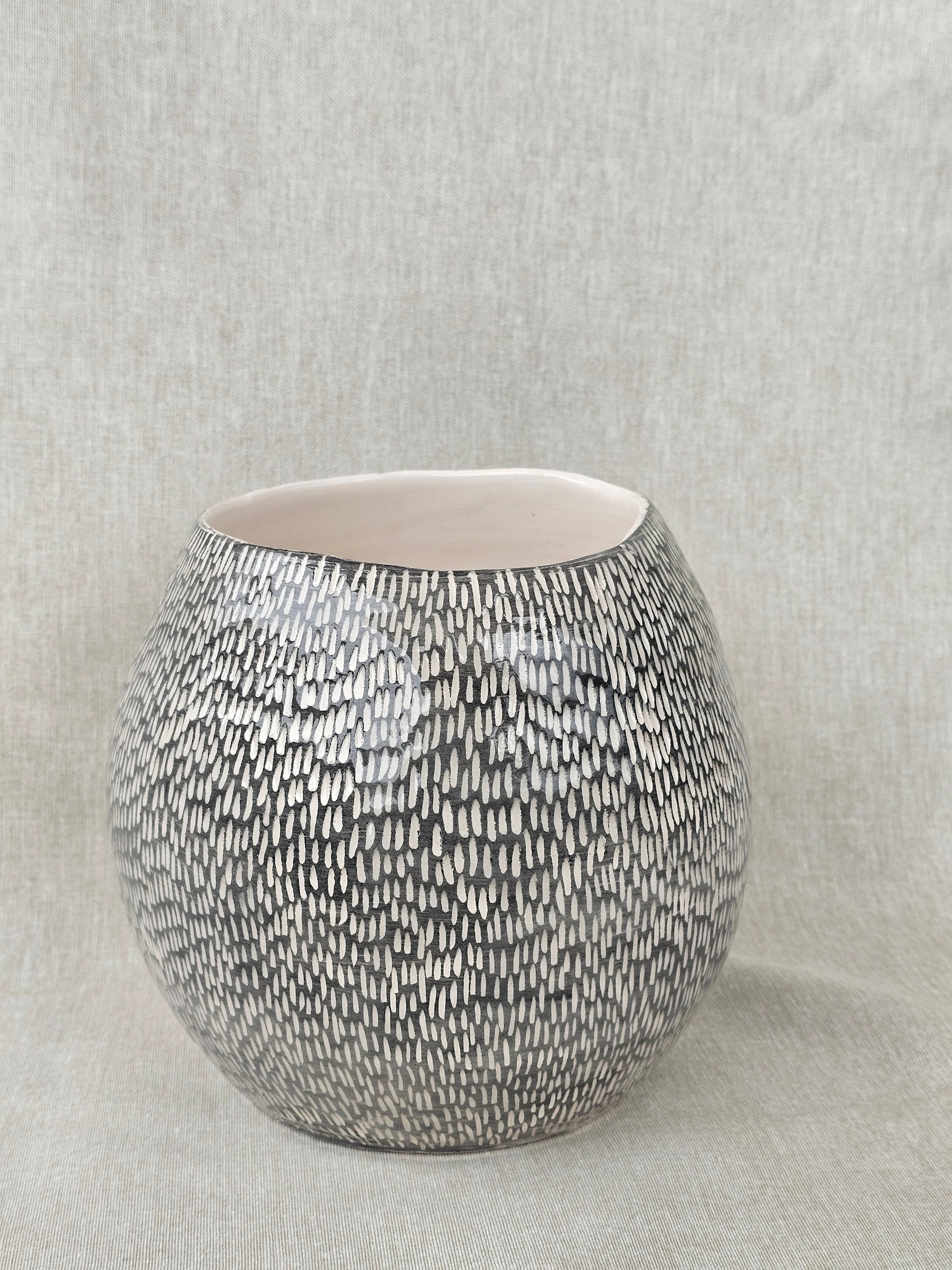 El Yapımı Sgraffito Desenli Seramik Vazo / Obje-Vazo-Zeynep Karataş Ceramics-NowShopFun