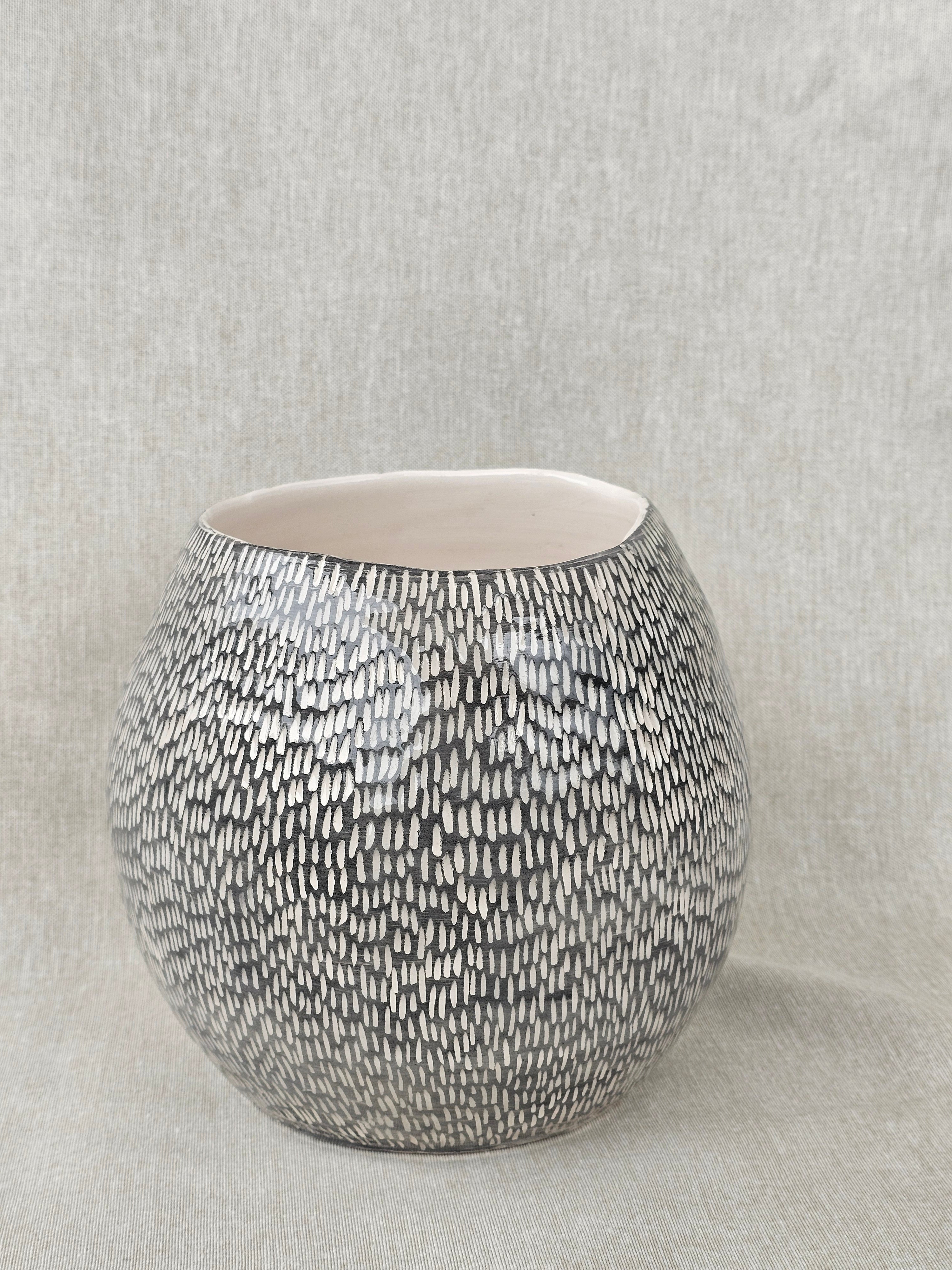 El Yapımı Sgraffito Desenli Seramik Vazo / Obje-Vazo-Zeynep Karataş Ceramics-NowShopFun