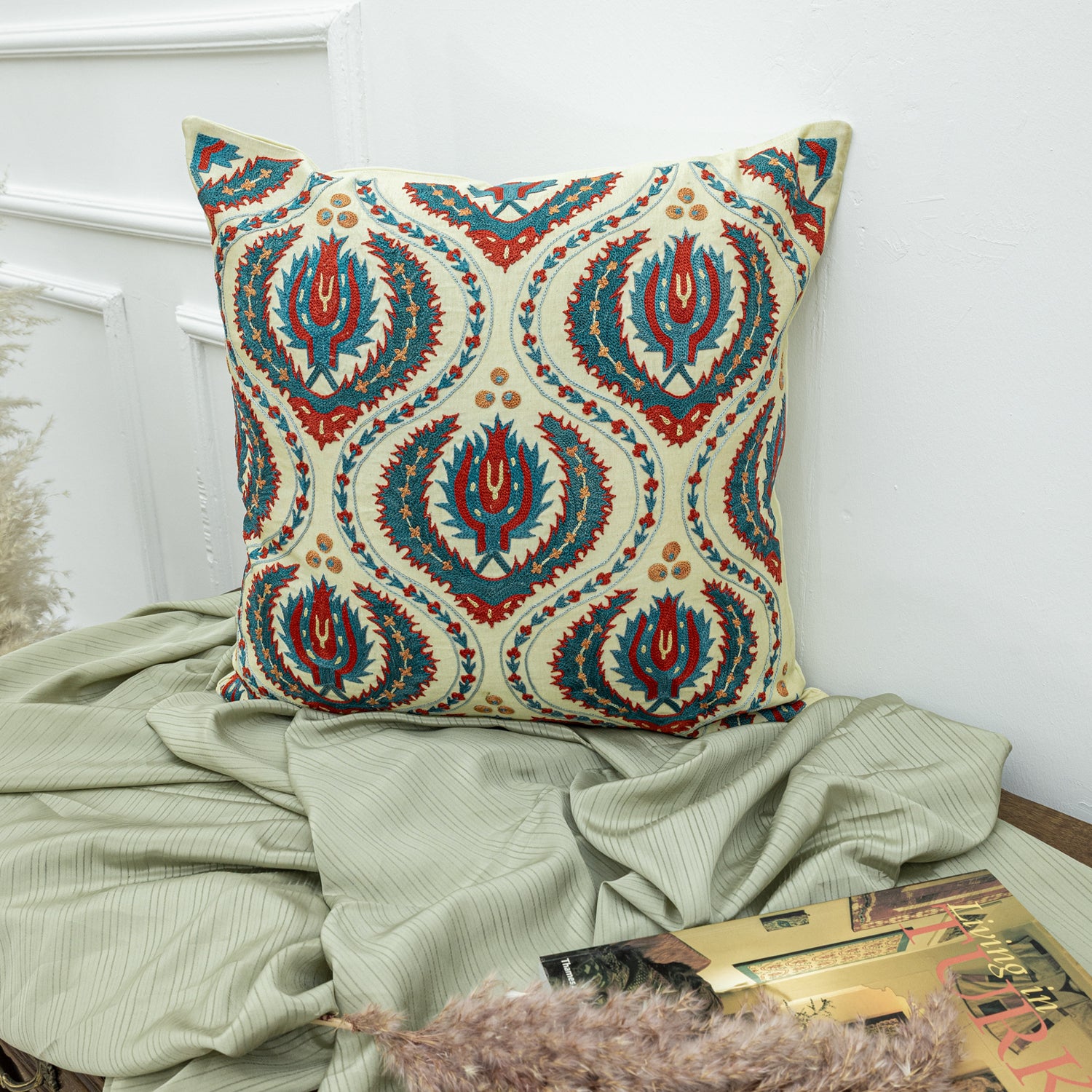 Etrenli Dekoratif İpek Kırlent