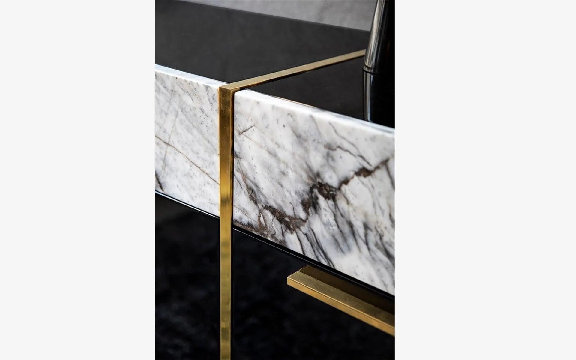 Famed Konsol No:3 Carrara White