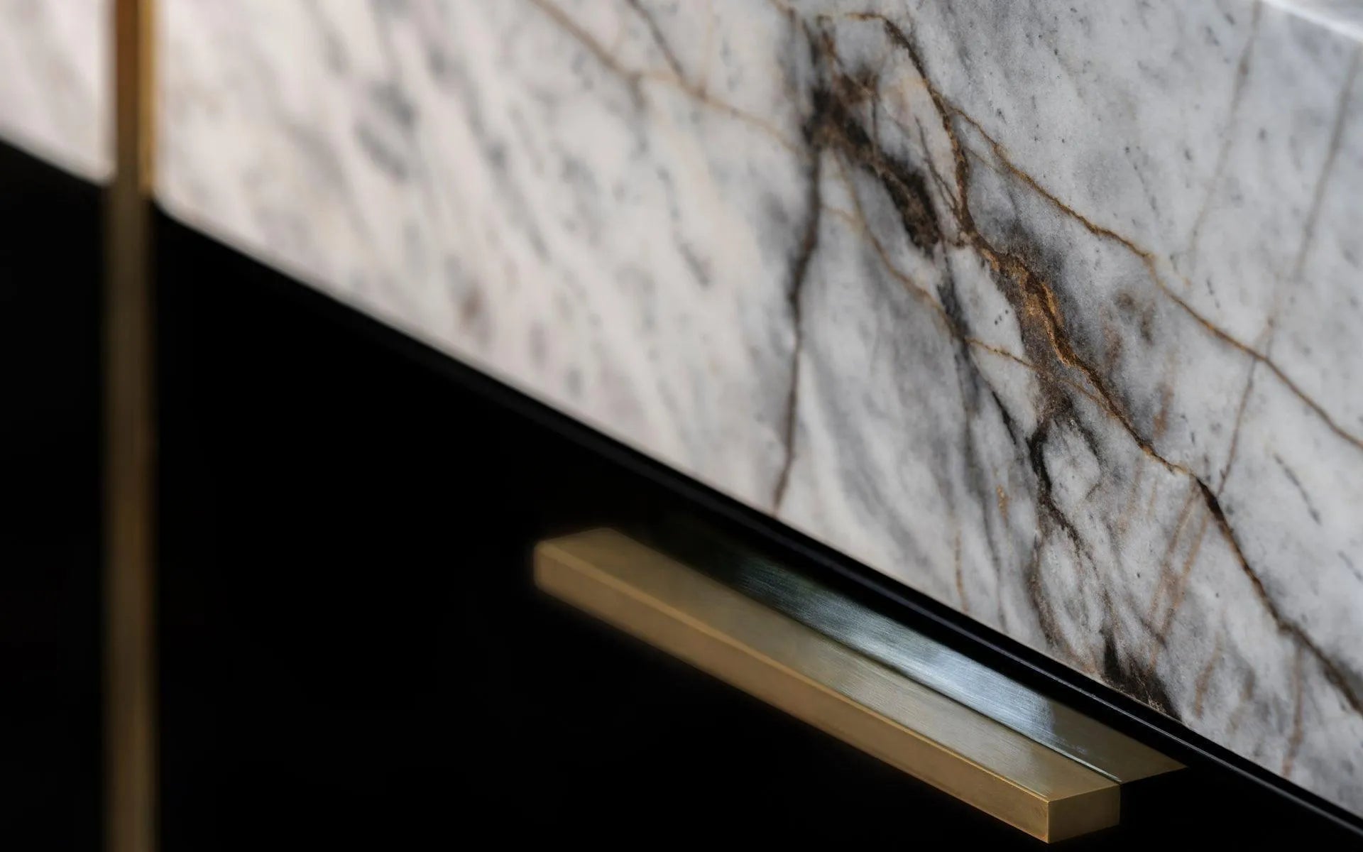 Famed Konsol No:3 Carrara White (Teşhir)