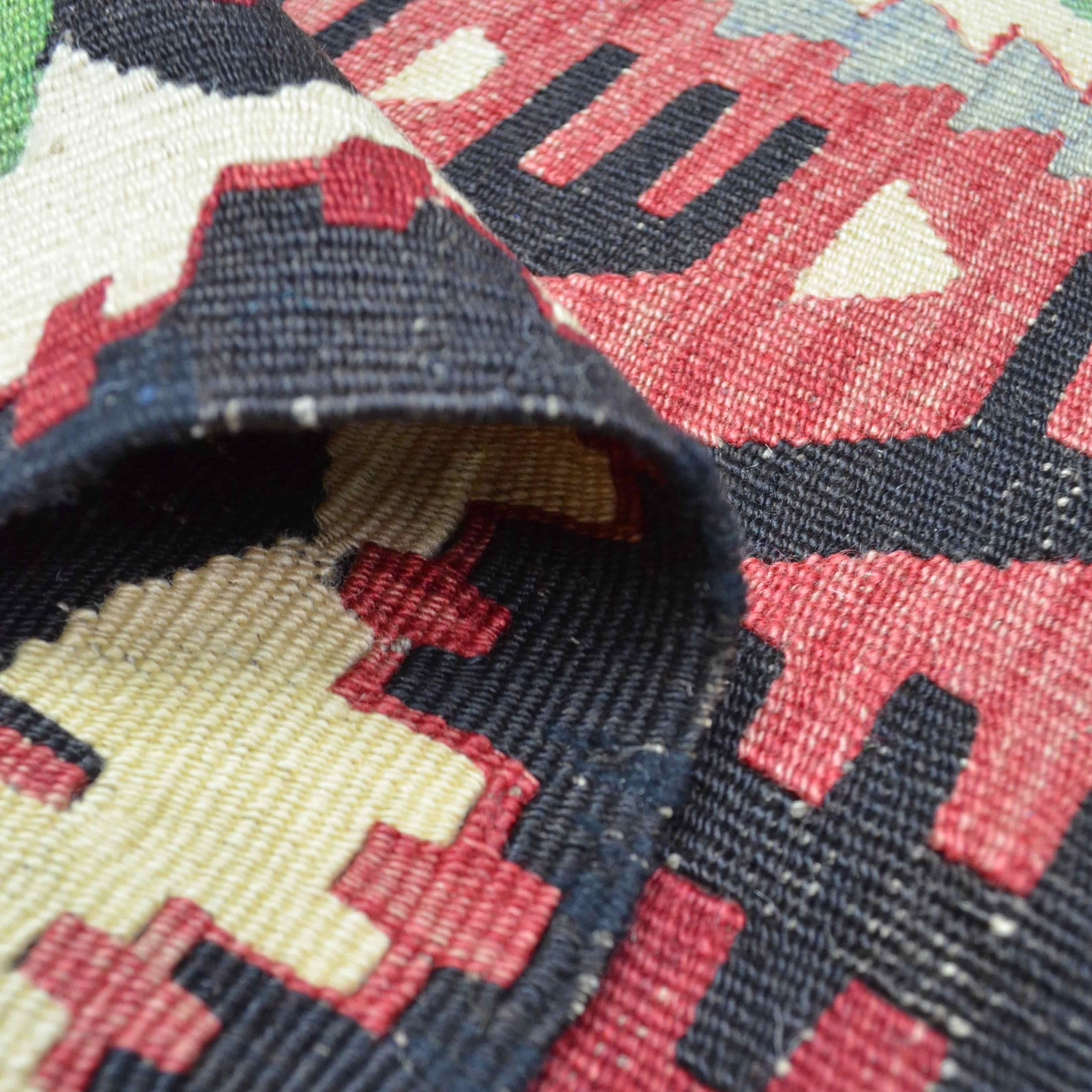 Hayat Ağacı Desenli Uşak Kilim