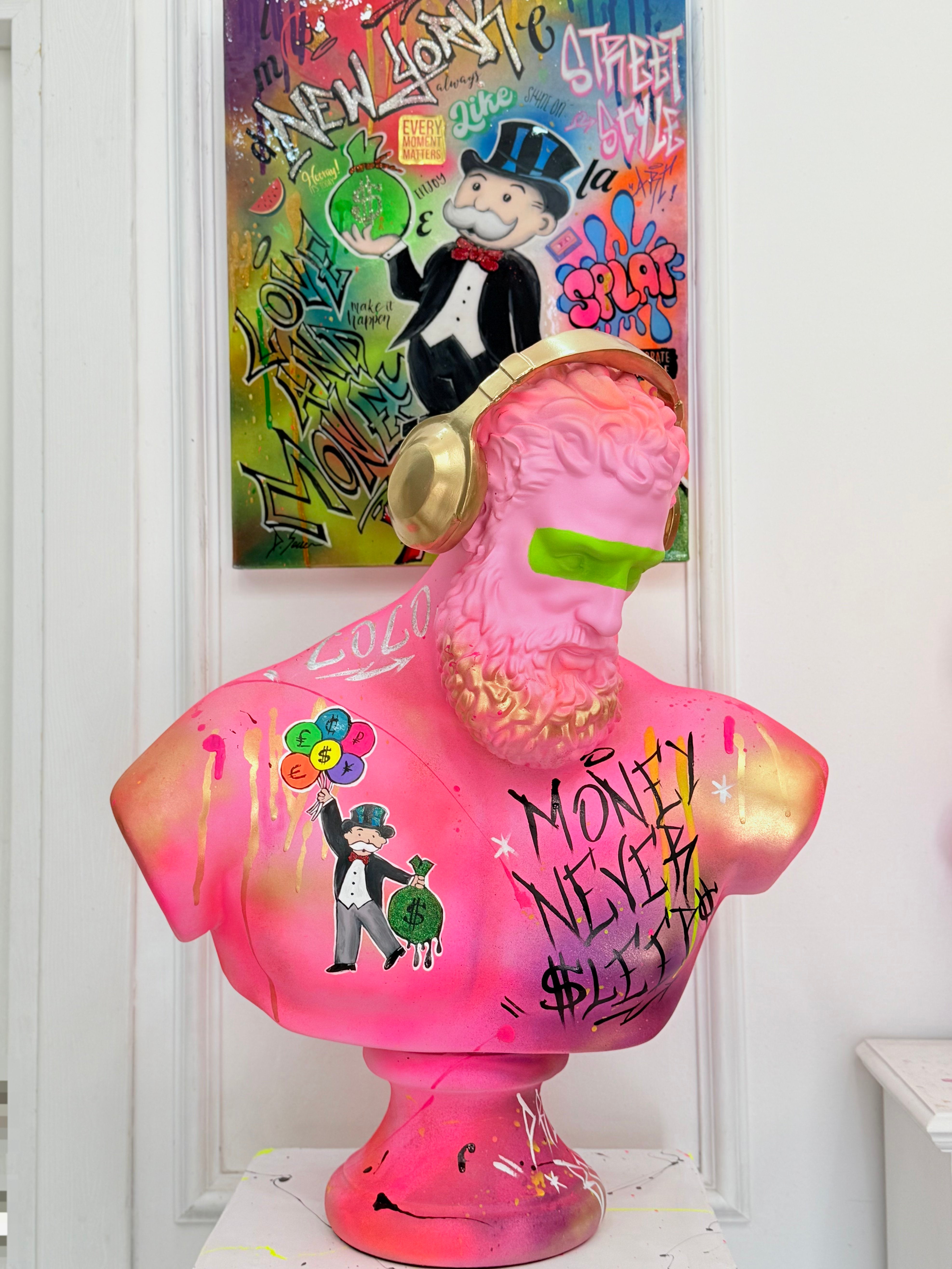 Herkül Monopoly Edition – Altın Kulaklıklı Büyük Boy Graffiti Heykel