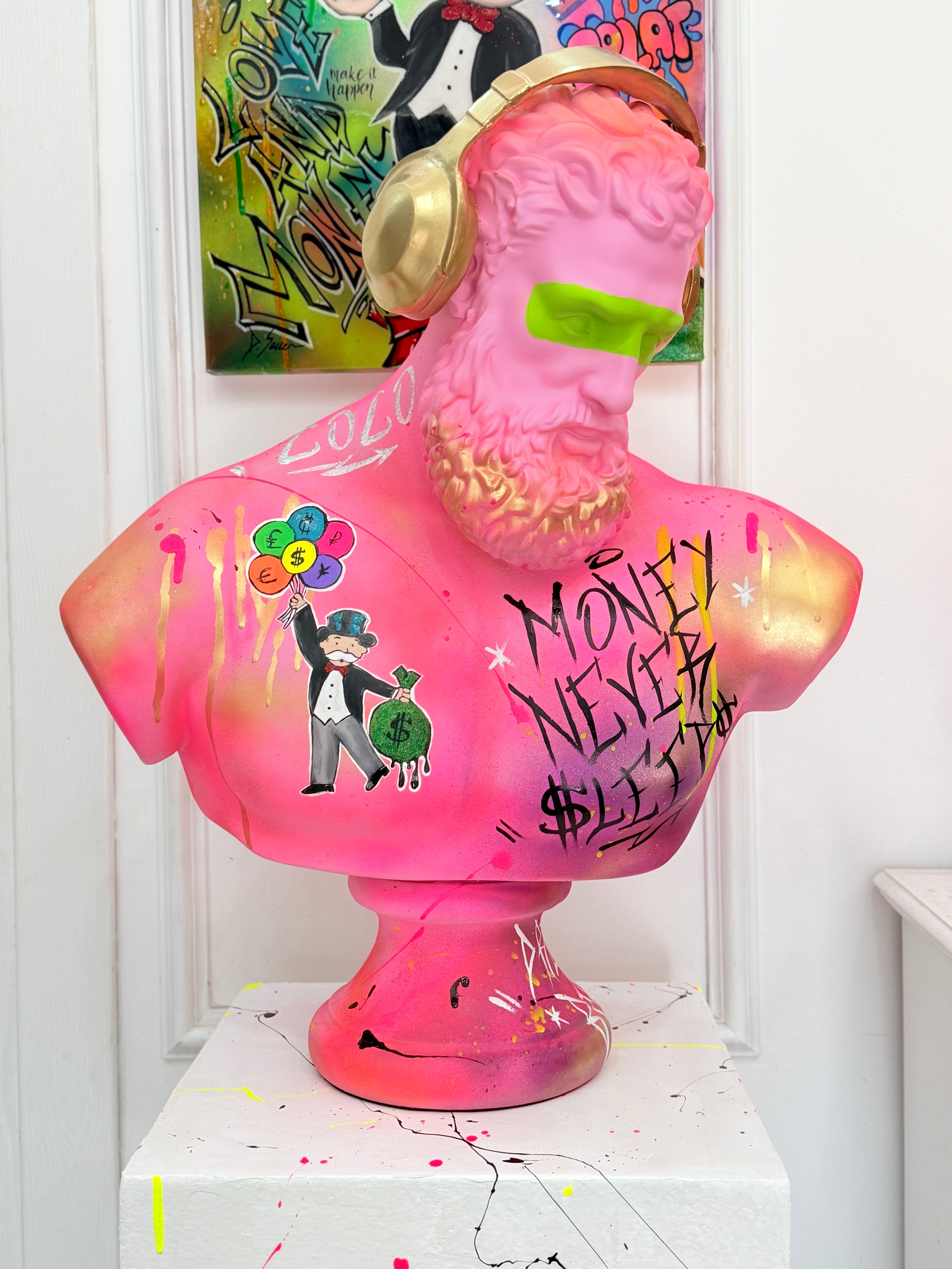 Herkül Monopoly Edition – Altın Kulaklıklı Büyük Boy Graffiti Heykel