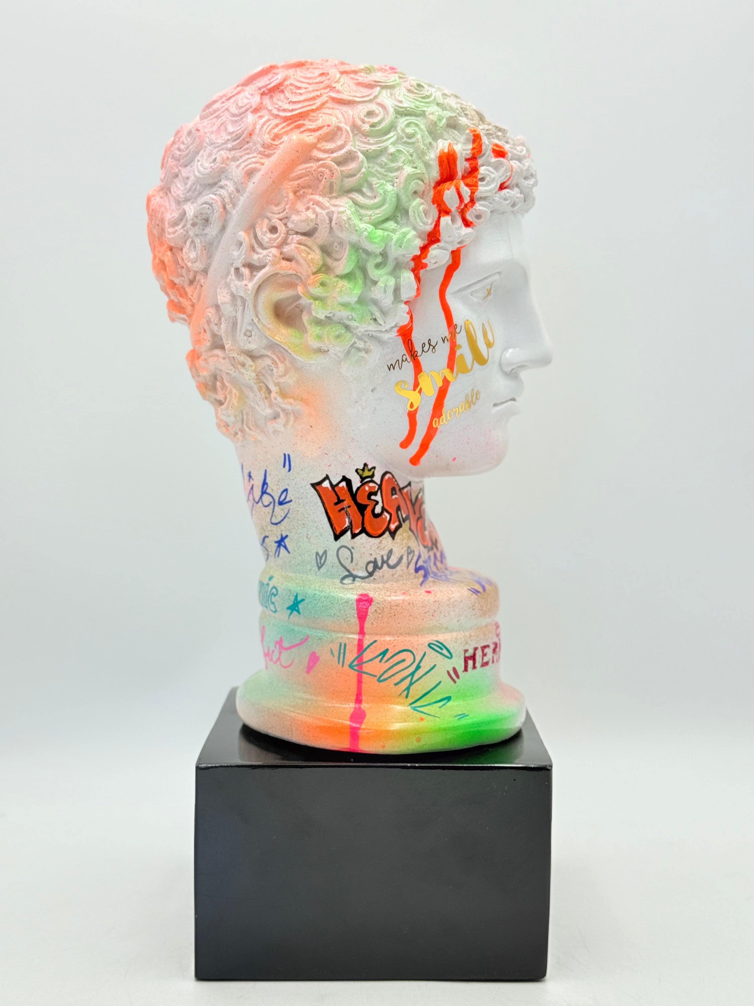 Hermes Büstü – Neon Graffiti Ve Gold Detaylı Özel Tasarım